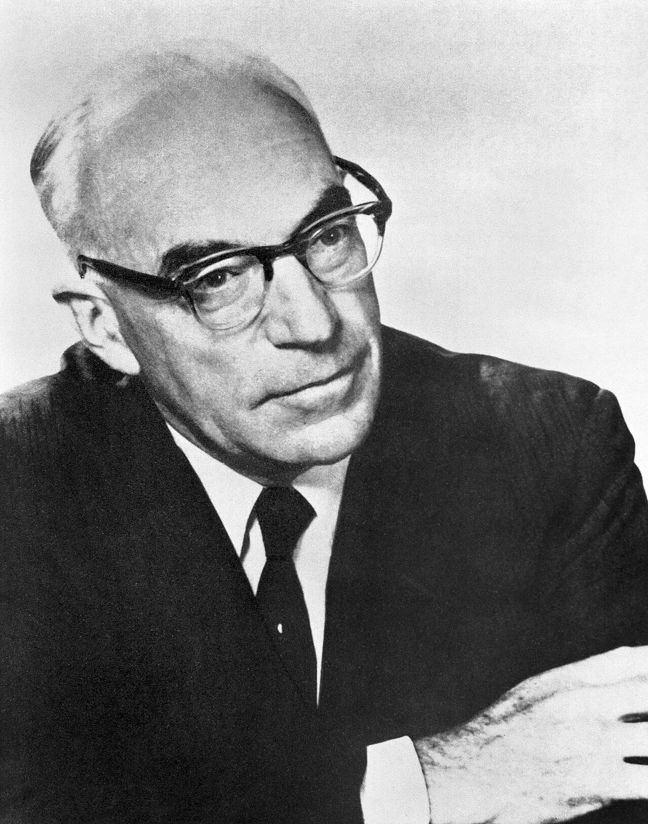 Portrait of John Carew Eccles (1903–1997) – memorial page