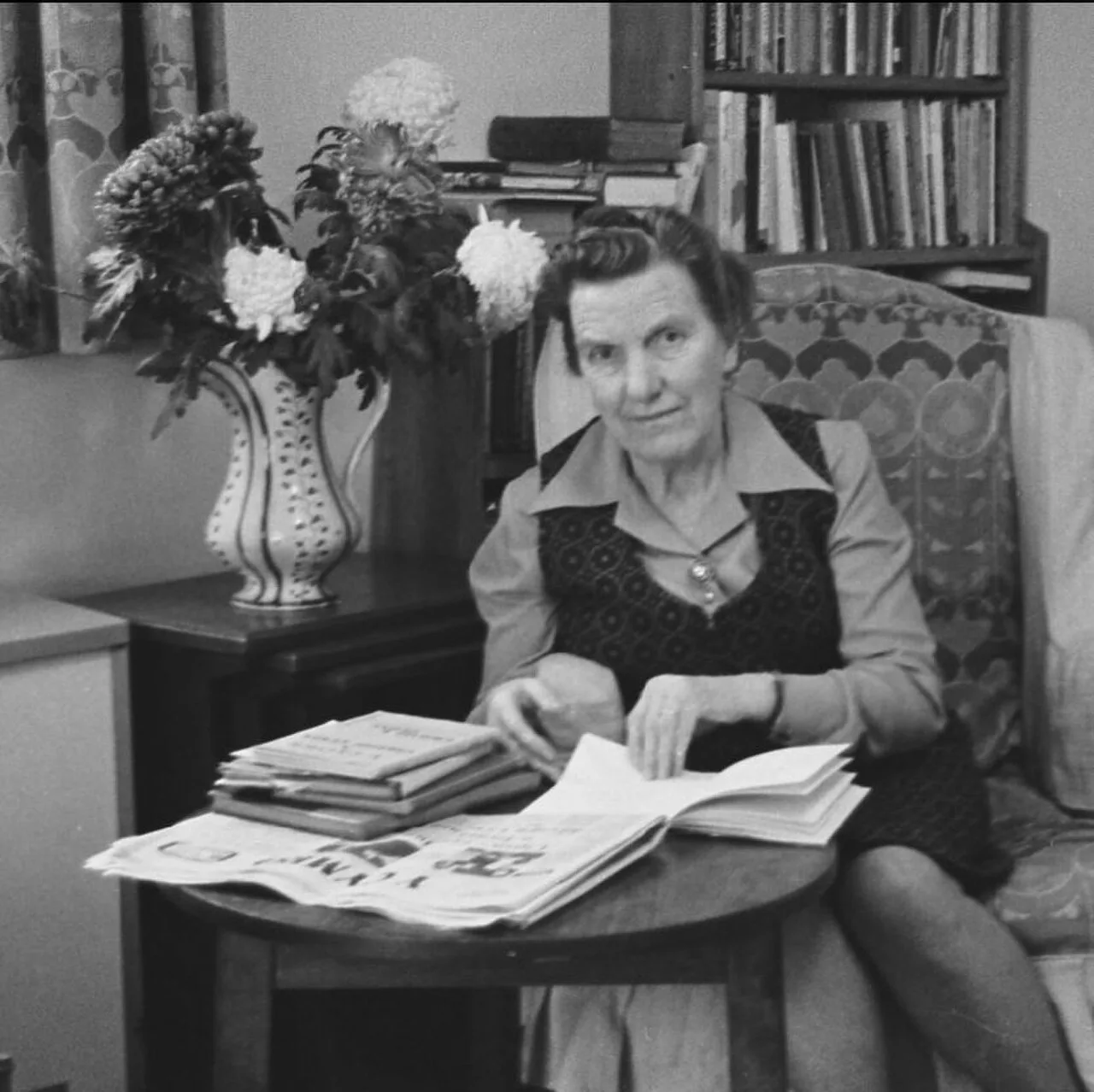 Portrait of Elen Roger Jones (1908–1999) – memorial page