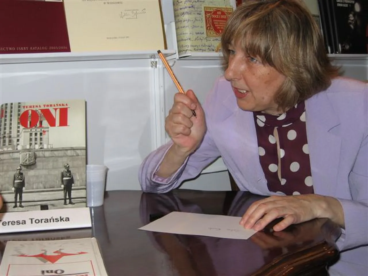 Porträt von Teresa Torańska (1944–2013) – Gedenkseite