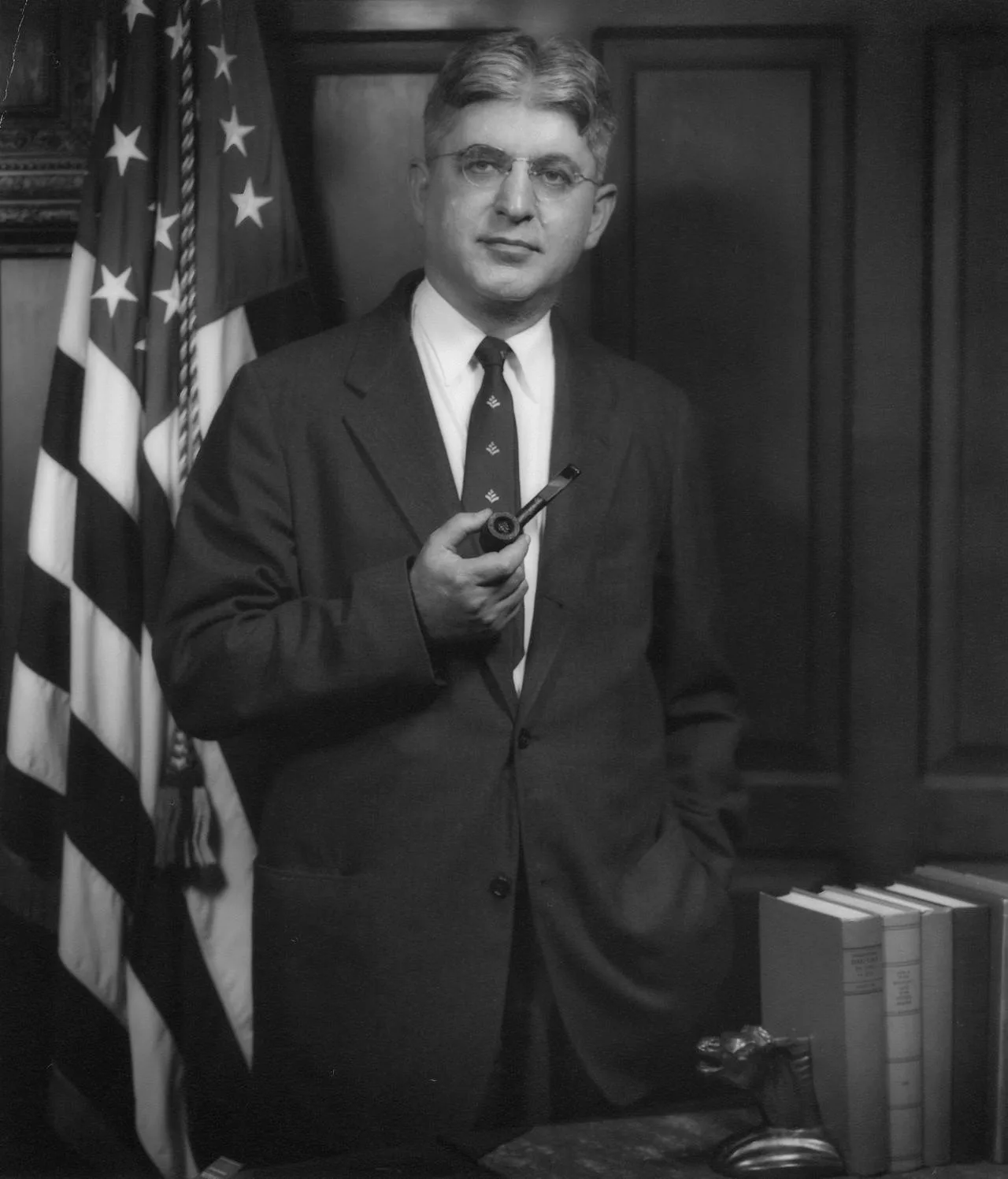 Porträt von Arthur F. Burns (1904–1987) – Gedenkseite