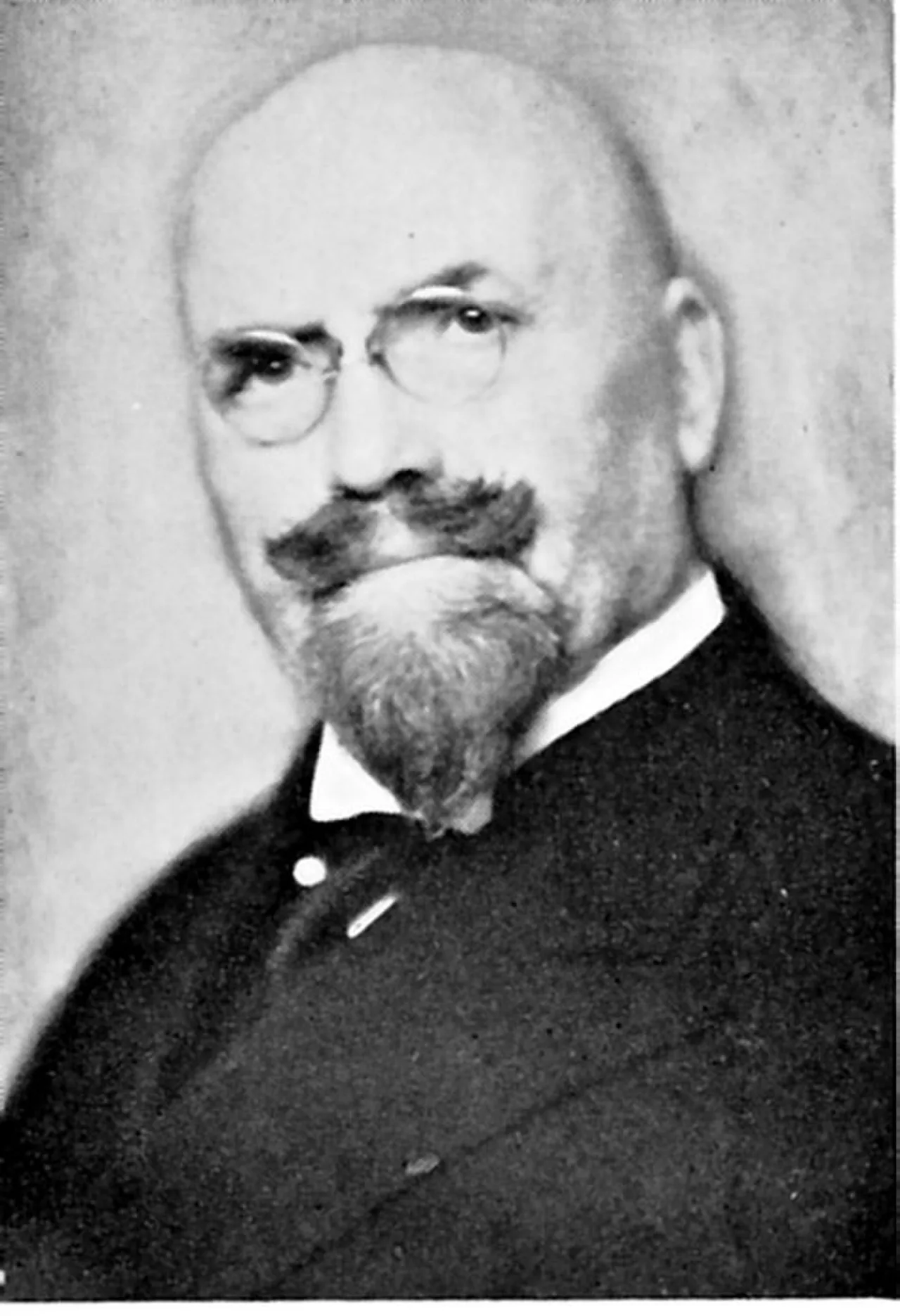 Portrait of Anders Sandvig (1862–1950) – memorial page