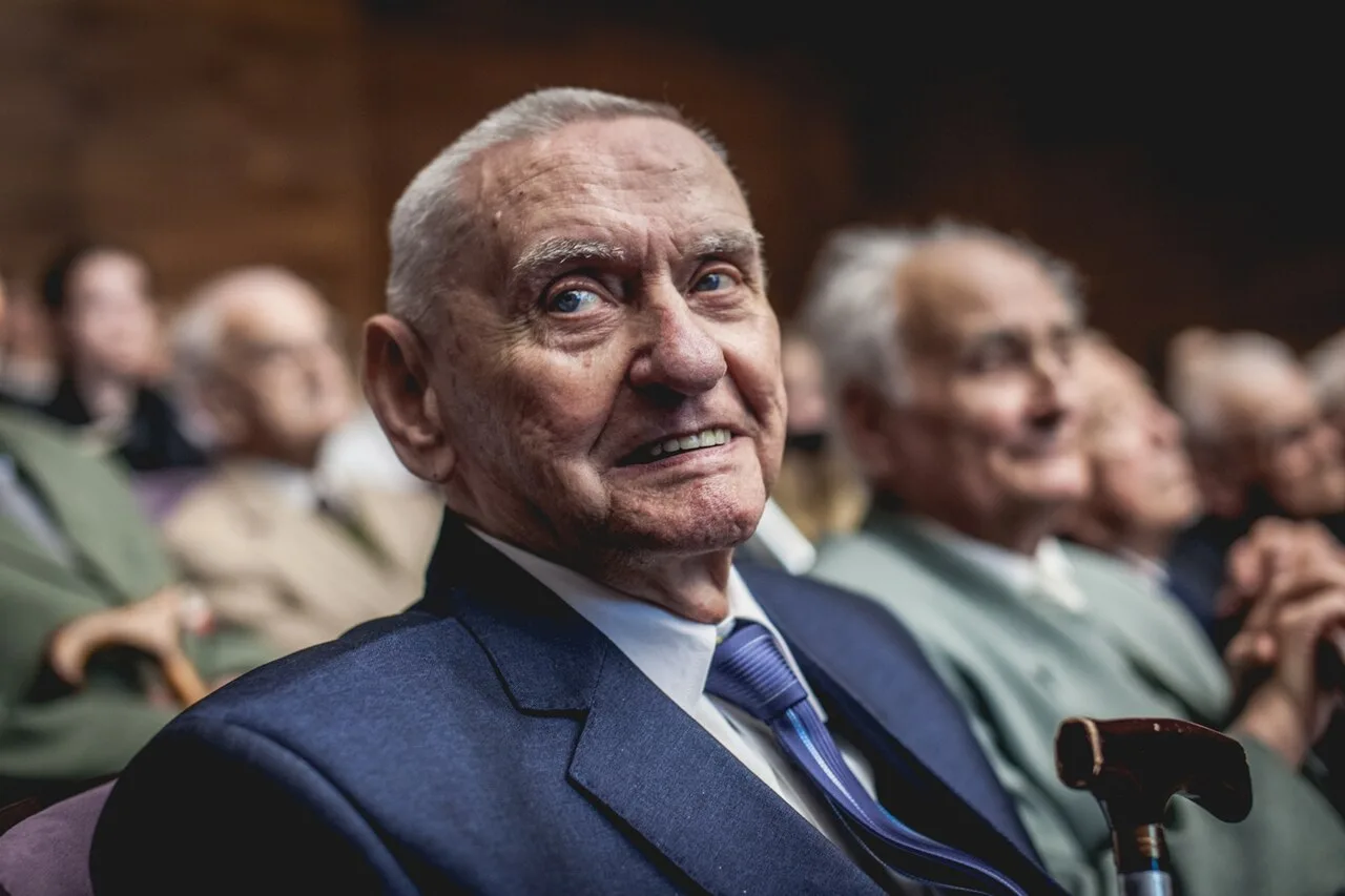 Porträt von Aleksander Szymański (1927–2017) – Gedenkseite