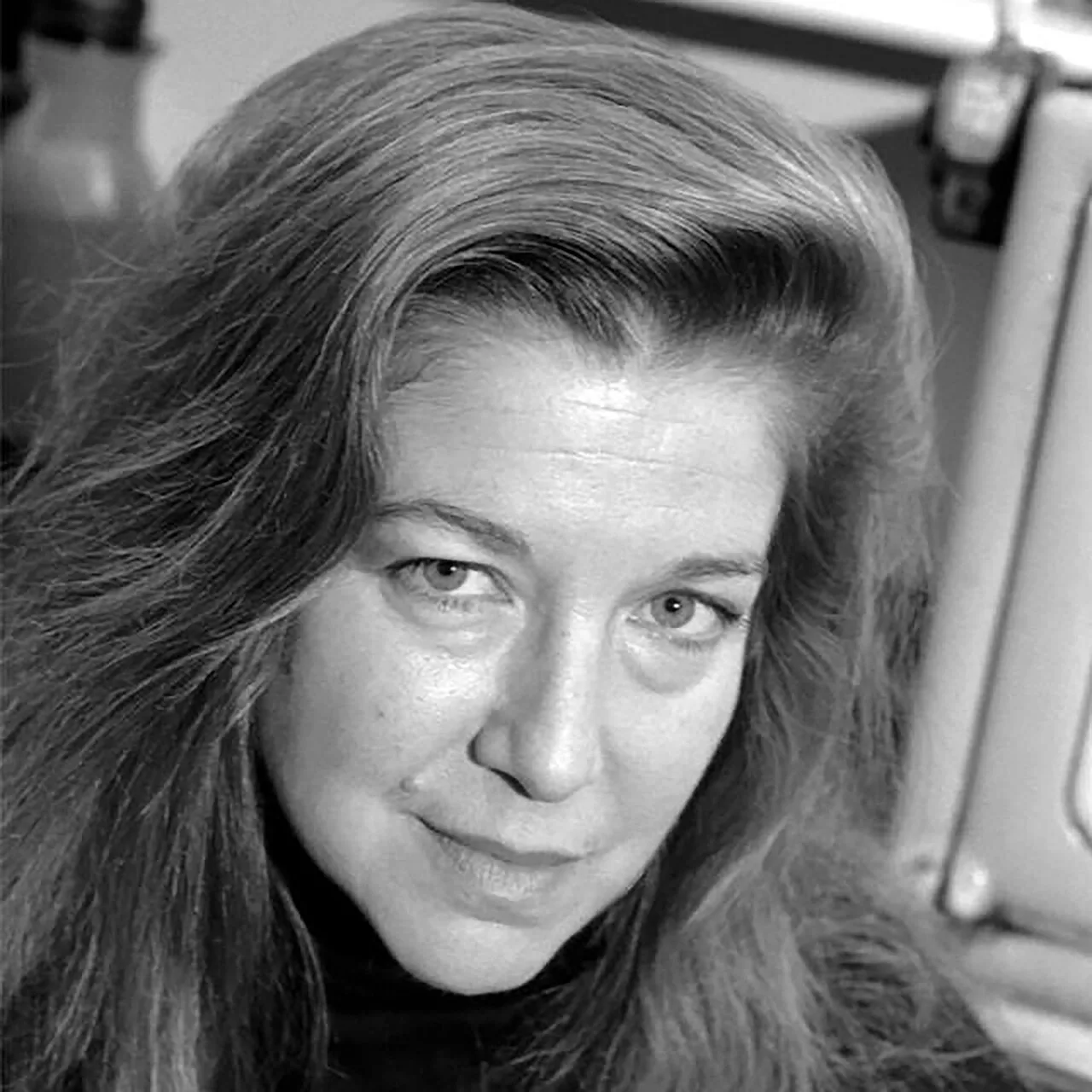 Porträt von Joan Braderman (1948–2025) – Gedenkseite