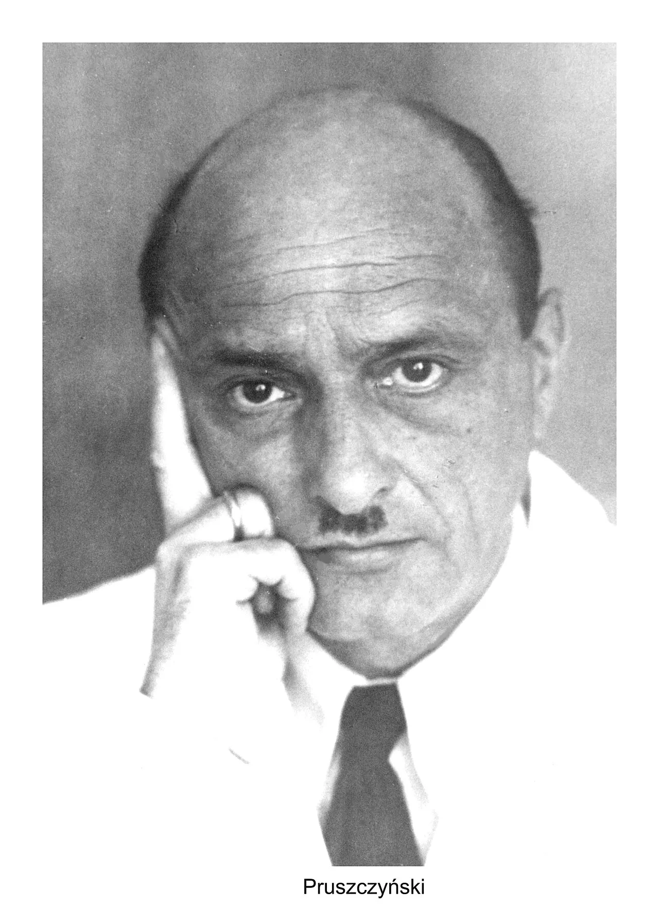 Porträt von Aleksander Pruszczyński (1902–1980) – Gedenkseite