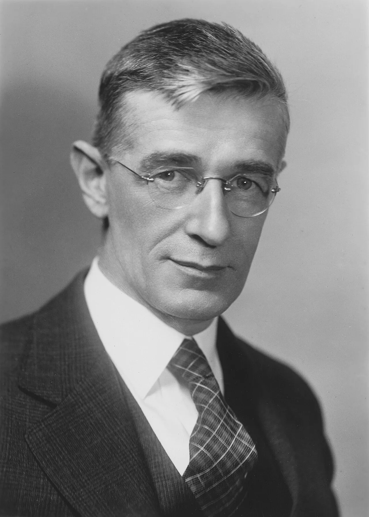 Porträt von Vannevar Bush (1890–1974) – Gedenkseite