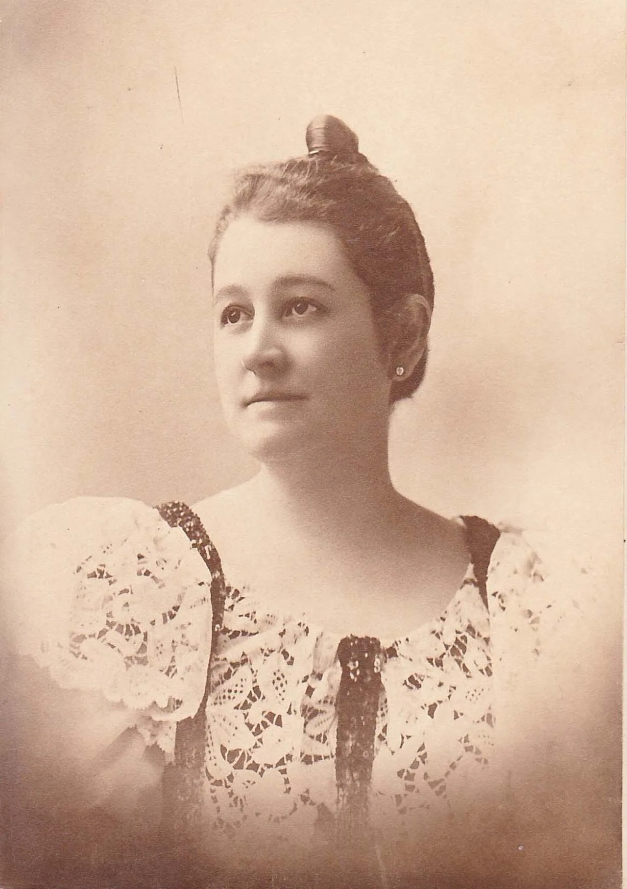 Portrait of Jennie Louise Crocker Fassett (1860–1939) – memorial page