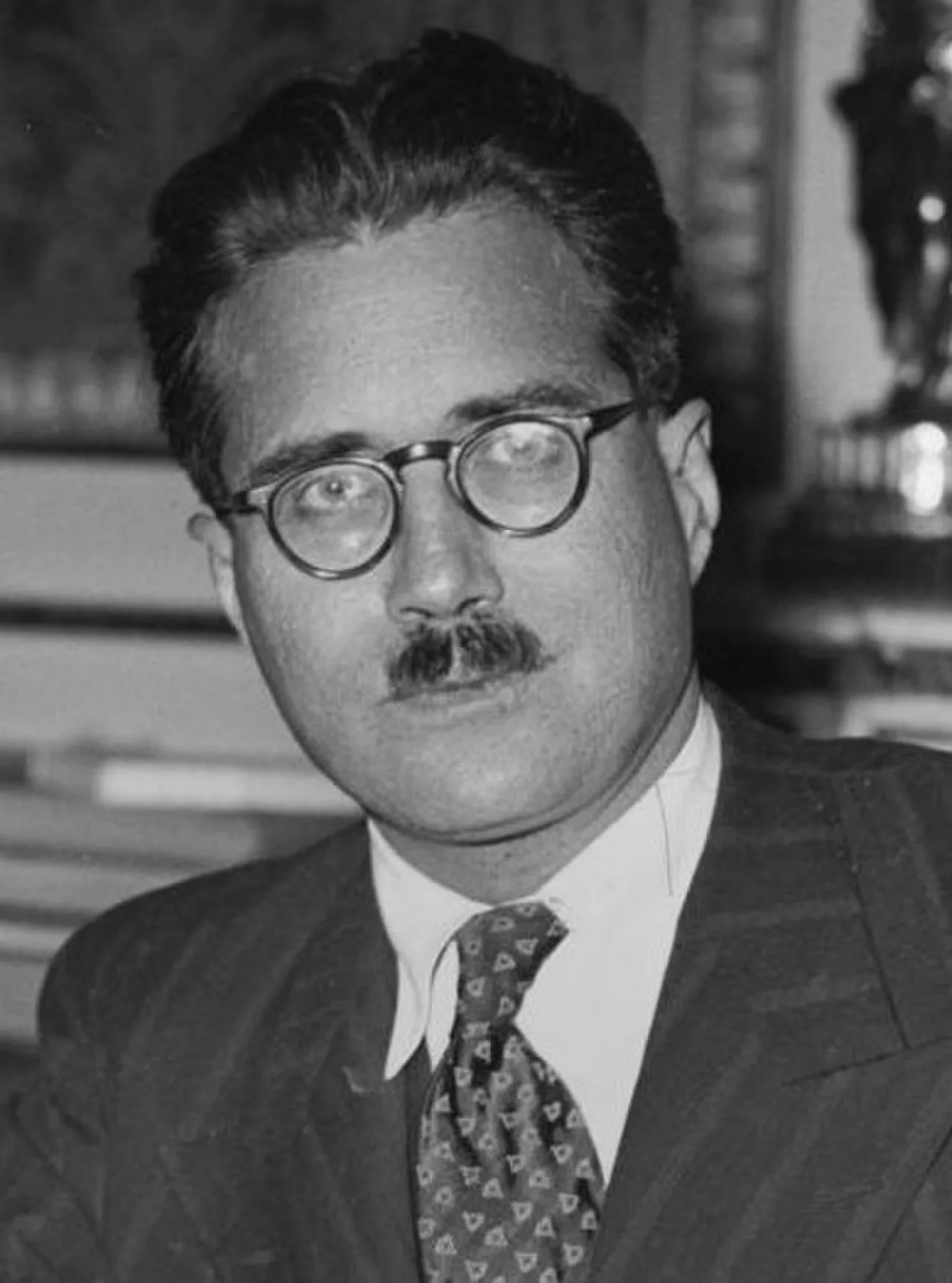 Portrait of François de Menthon (1900–1984) – memorial page