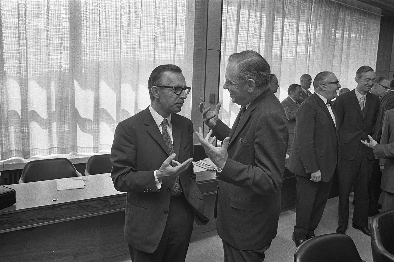 Portrait of Jean-Charles Snoy et d'Oppuers (1907–1991) – memorial page