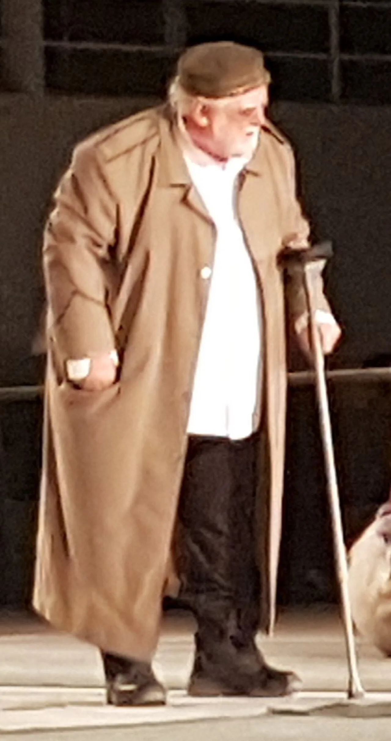Porträt von Kostas Kazakos (1935–2022) – Gedenkseite