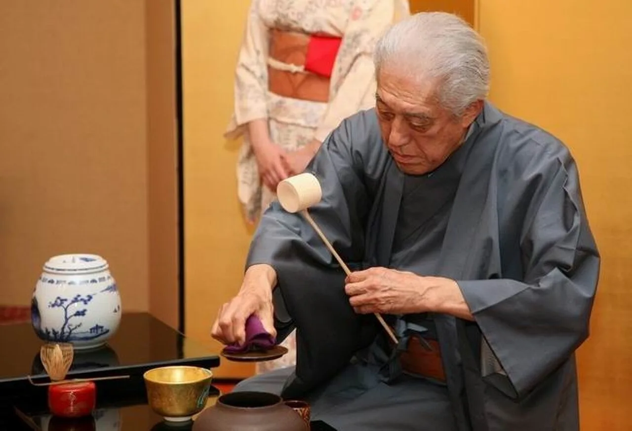 Porträt von Hansō Sōshitsu (1923–2025) – Gedenkseite