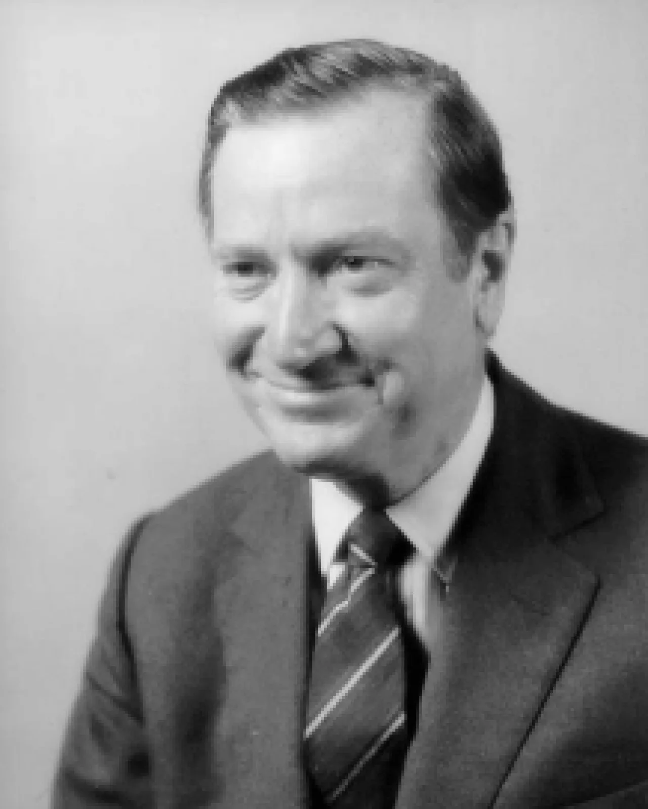 Porträt von Russell E. Train (1920–2012) – Gedenkseite