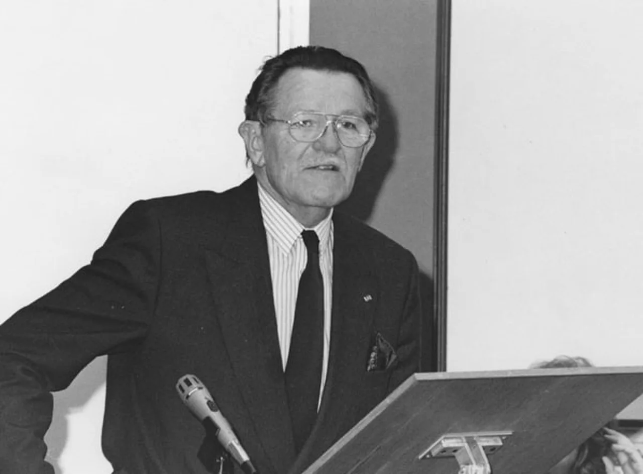 Portrait of Robert Krieps (1922–1990) – memorial page