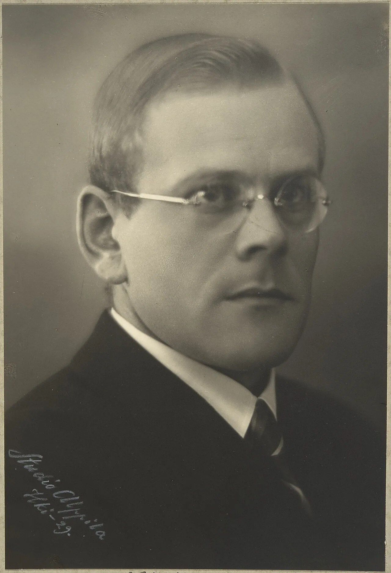 Porträt von Väinö Auer (1895–1981) – Gedenkseite