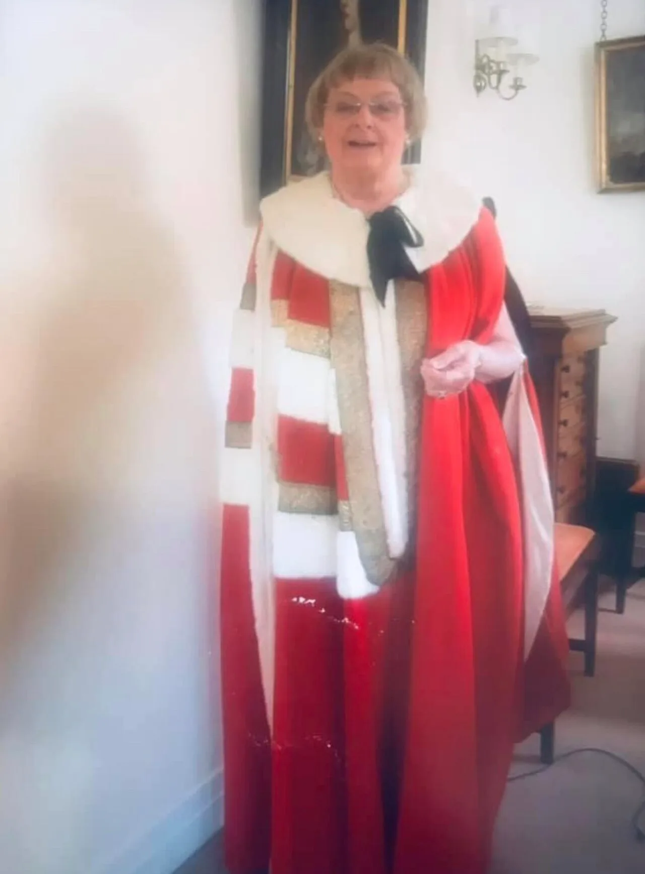 Portrait of Flora Fraser, 21. Lady Saltoun (1930–2024) – memorial page