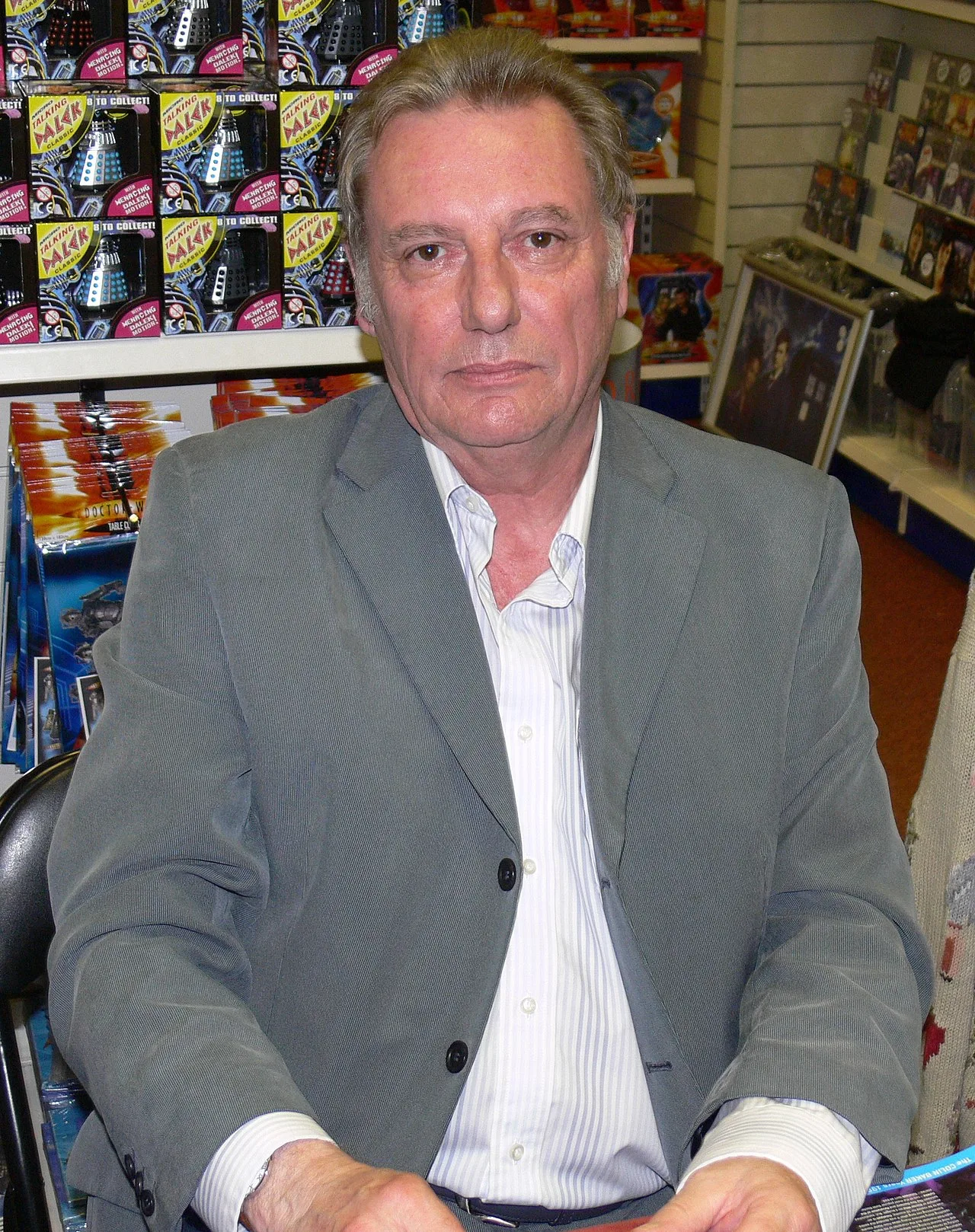 Porträt von Paul Darrow (1941–2019) – Gedenkseite