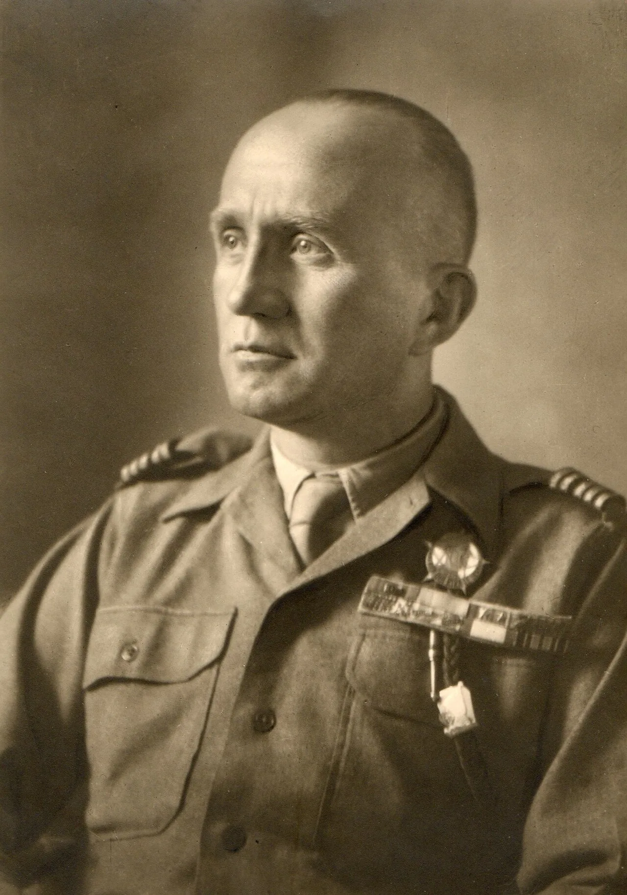 Porträt von Pierre Boyer de Latour du Moulin (1896–1976) – Gedenkseite