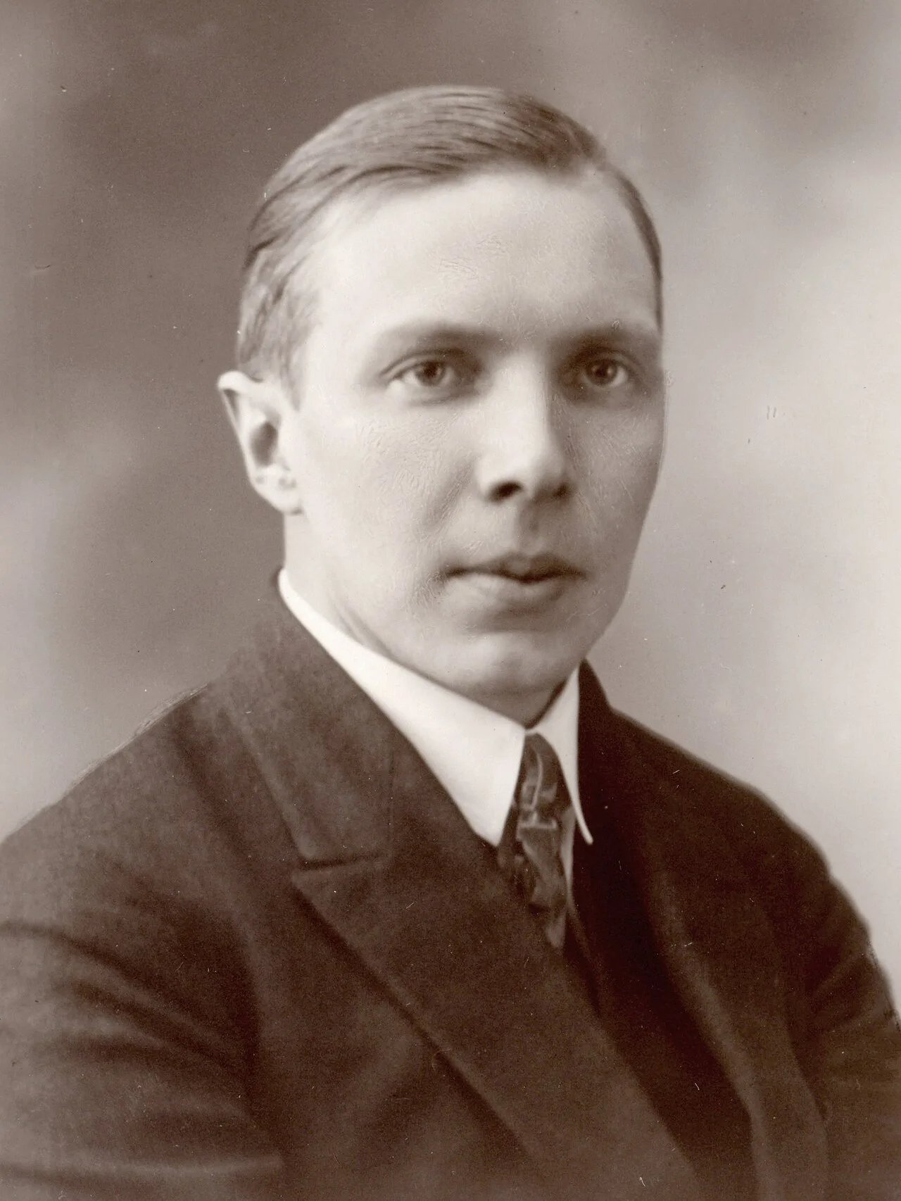 Porträt von Ants Oras (1900–1982) – Gedenkseite
