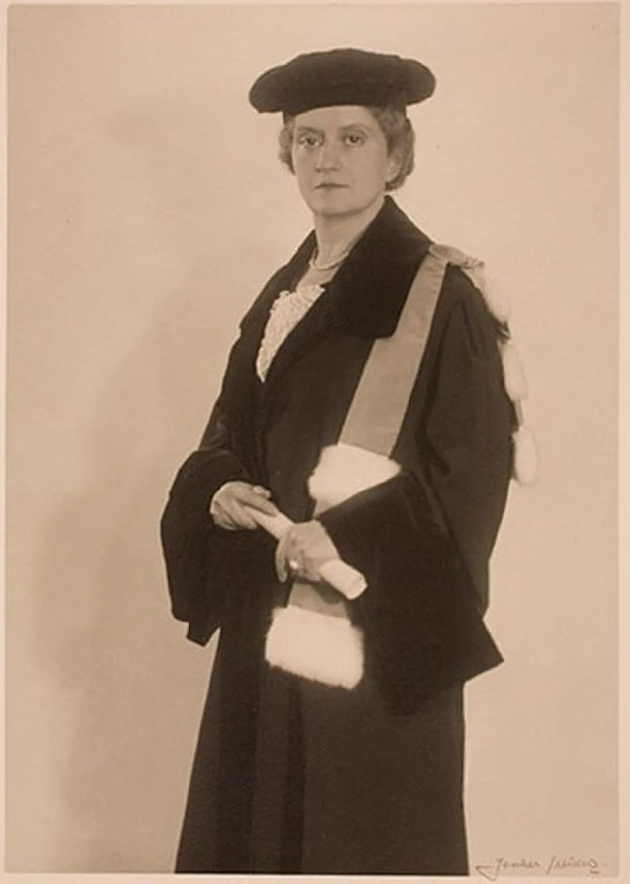 Porträt von Sophia Antoniadis (1895–1972) – Gedenkseite