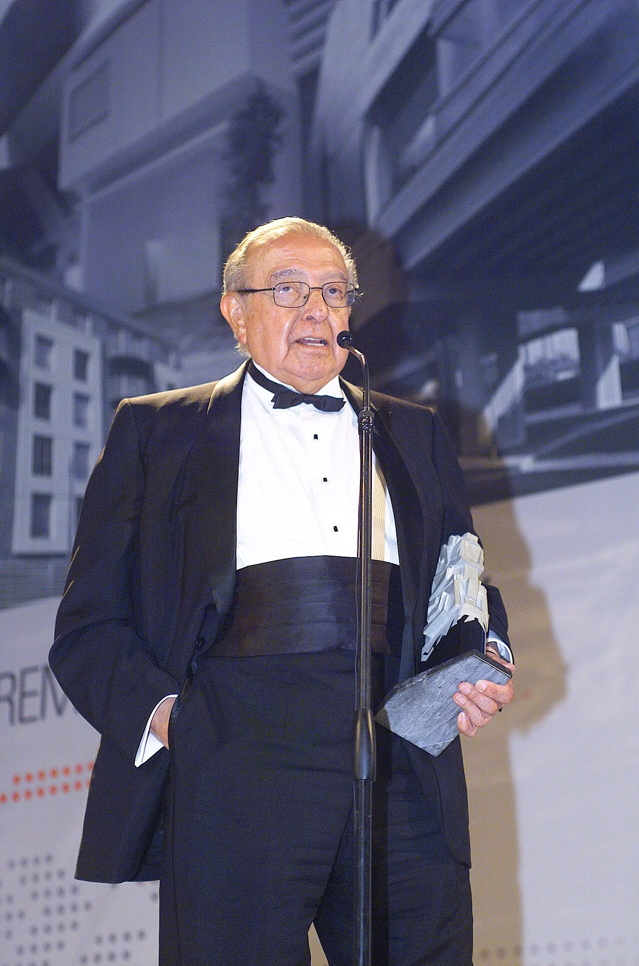 Porträt von Pedro Ramírez Vázquez (1919–2013) – Gedenkseite