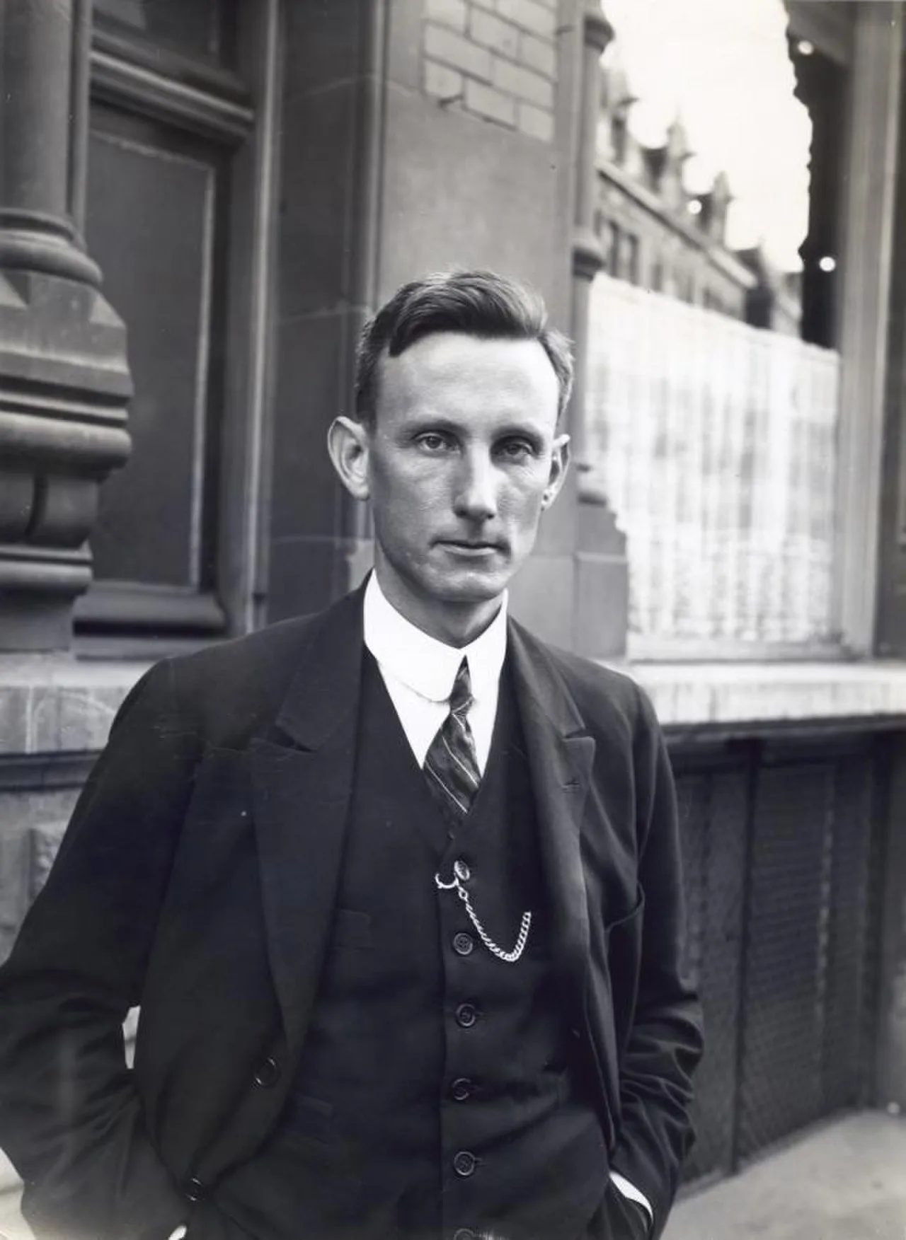 Portrait of Dolf Joekes (1885–1962) – memorial page