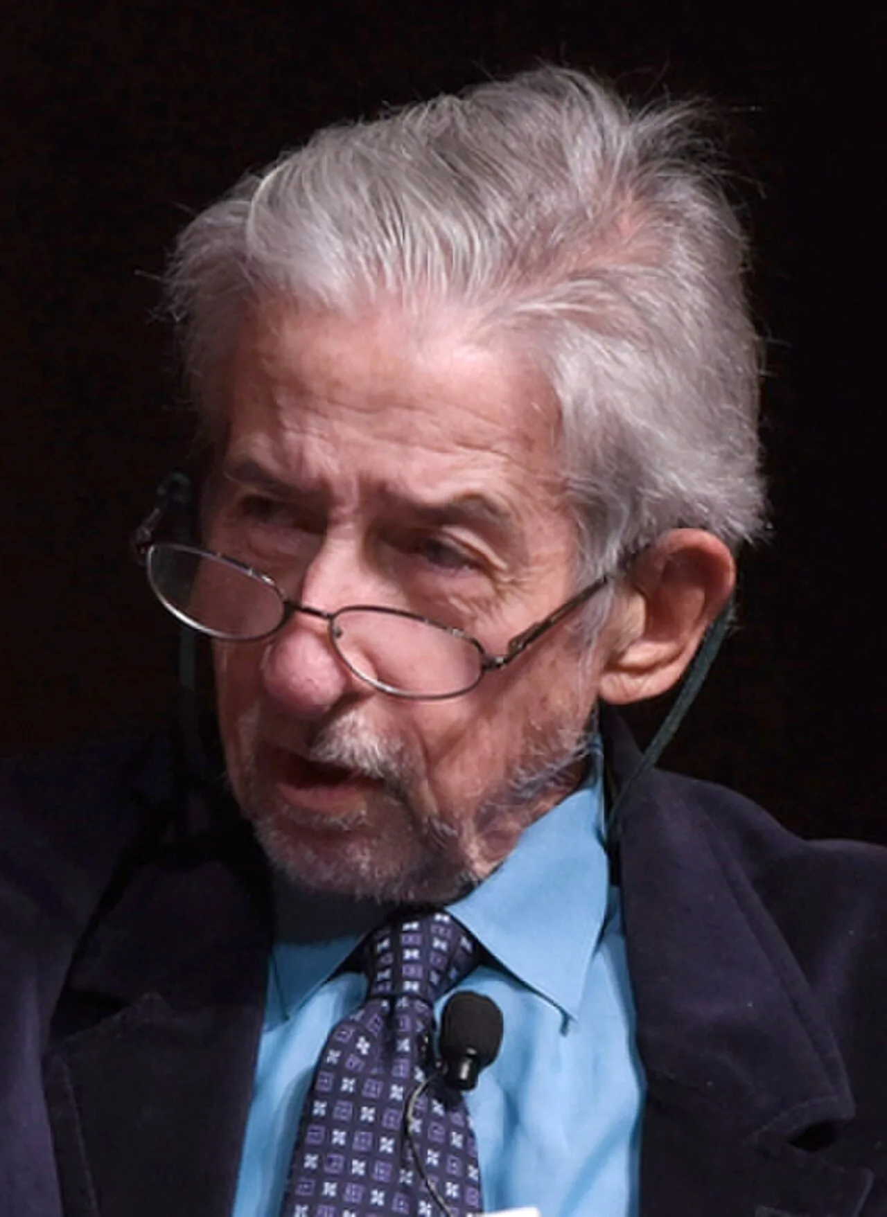 Porträt von Tom Hayden (1939–2016) – Gedenkseite