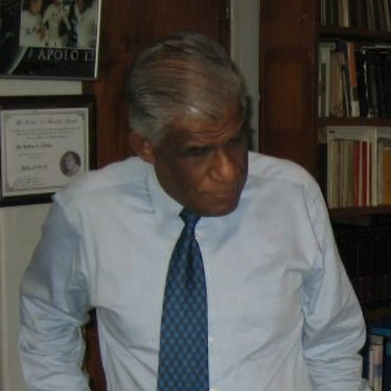 Porträt von V. K. Samaranayake (1939–2007) – Gedenkseite