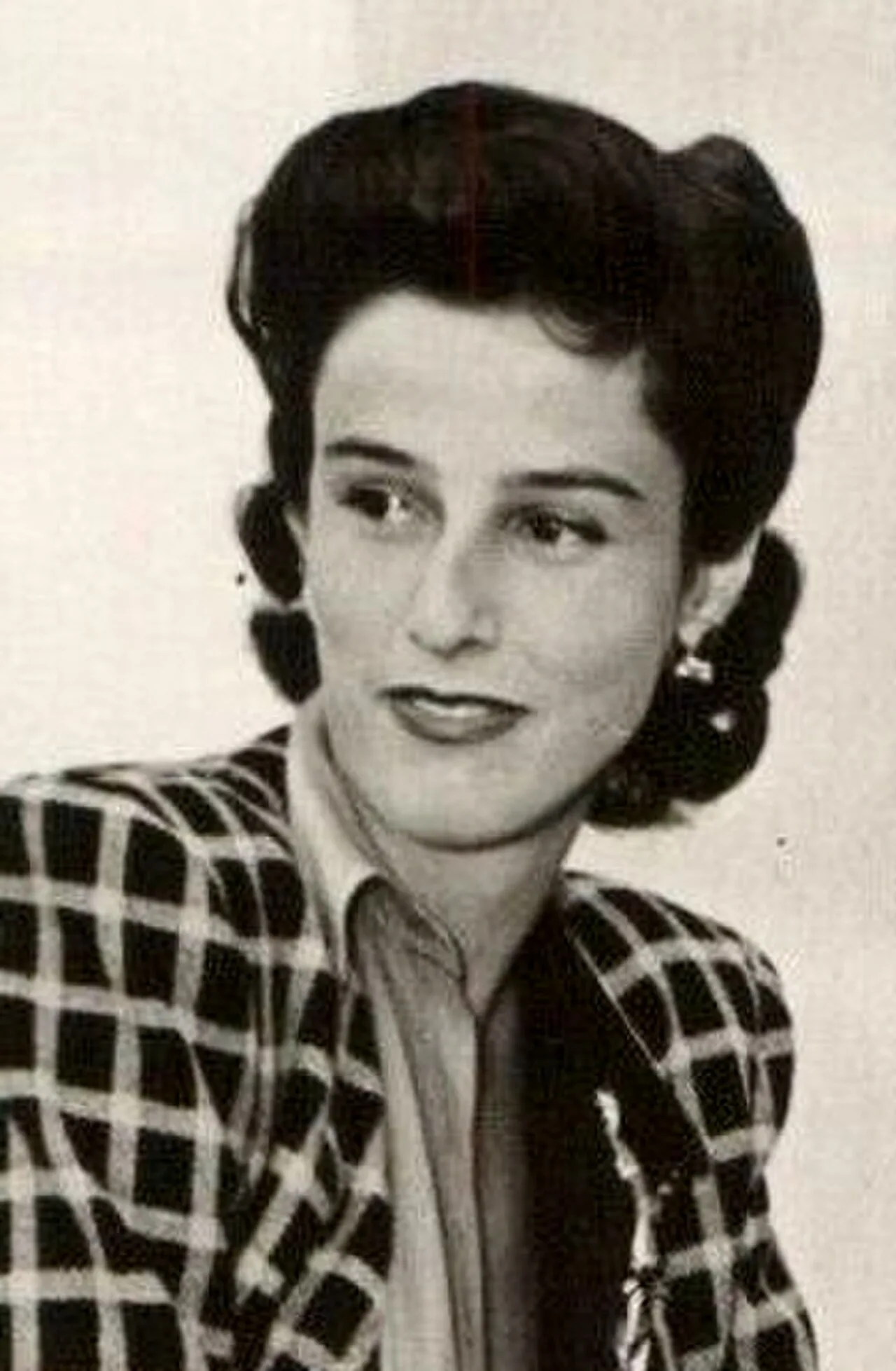 Portrait of Barbara Cushing (1915–1978) – memorial page