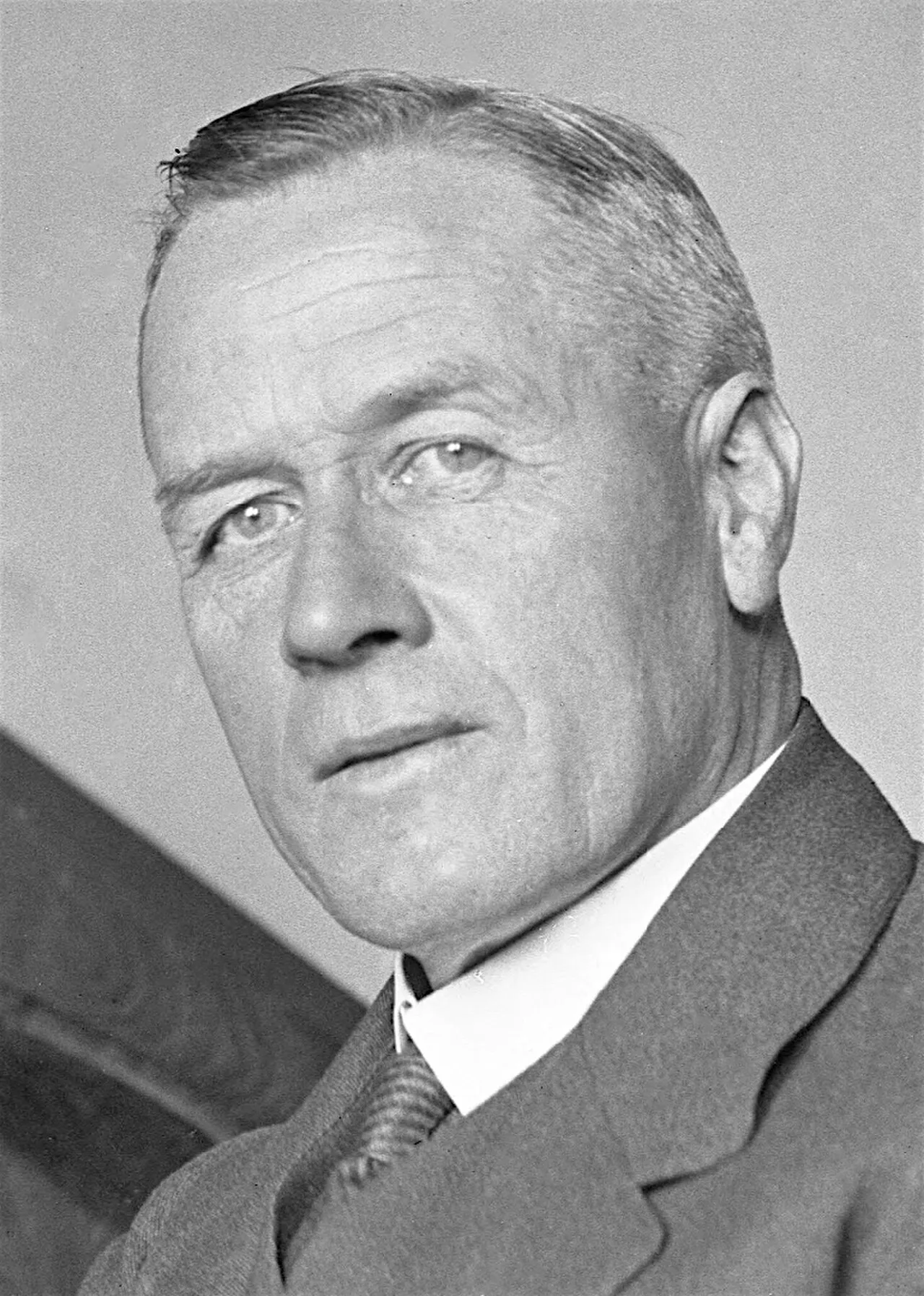 Porträt von John Latham (1877–1964) – Gedenkseite