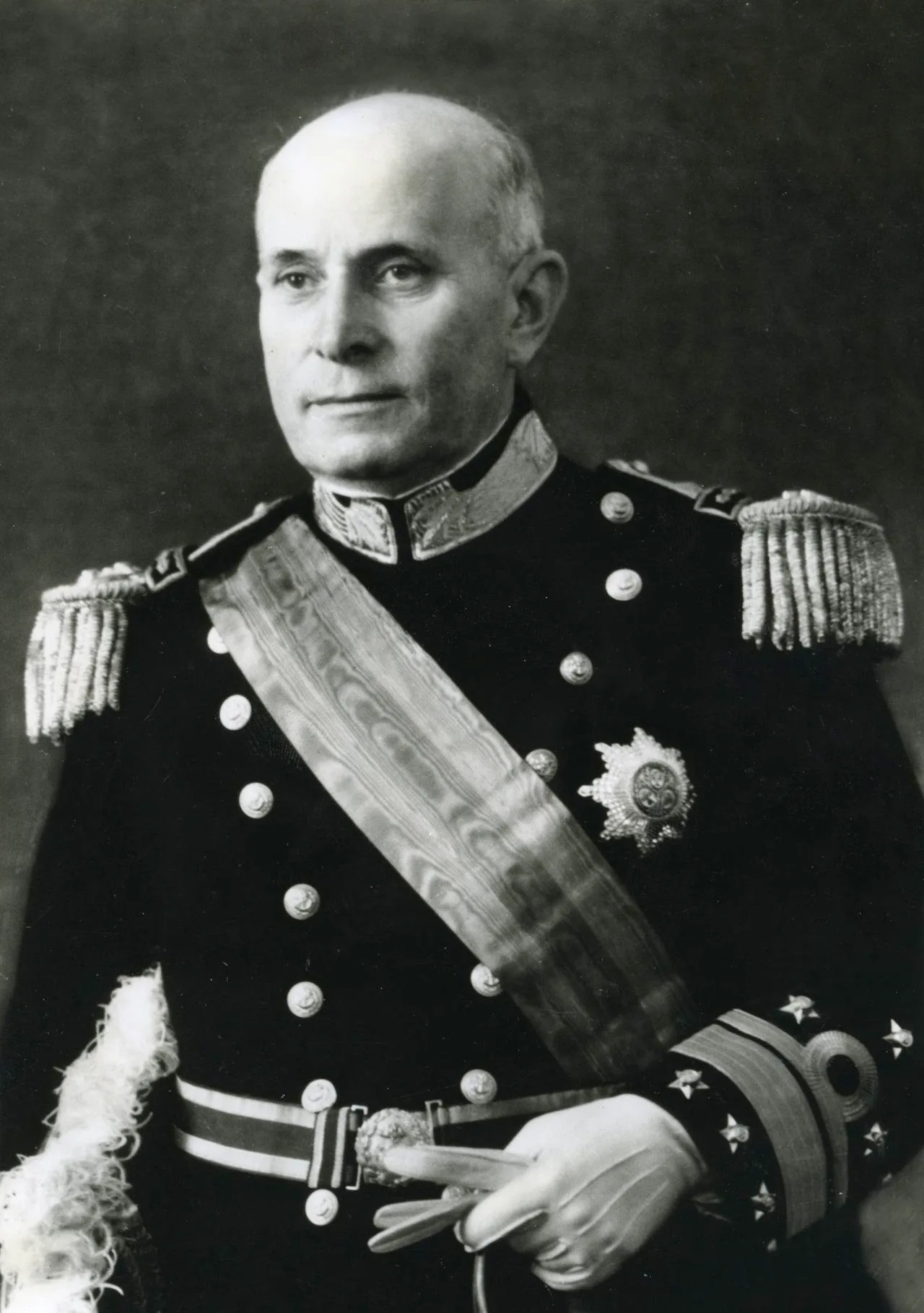Portrait of Américo Tomás (1894–1987) – memorial page