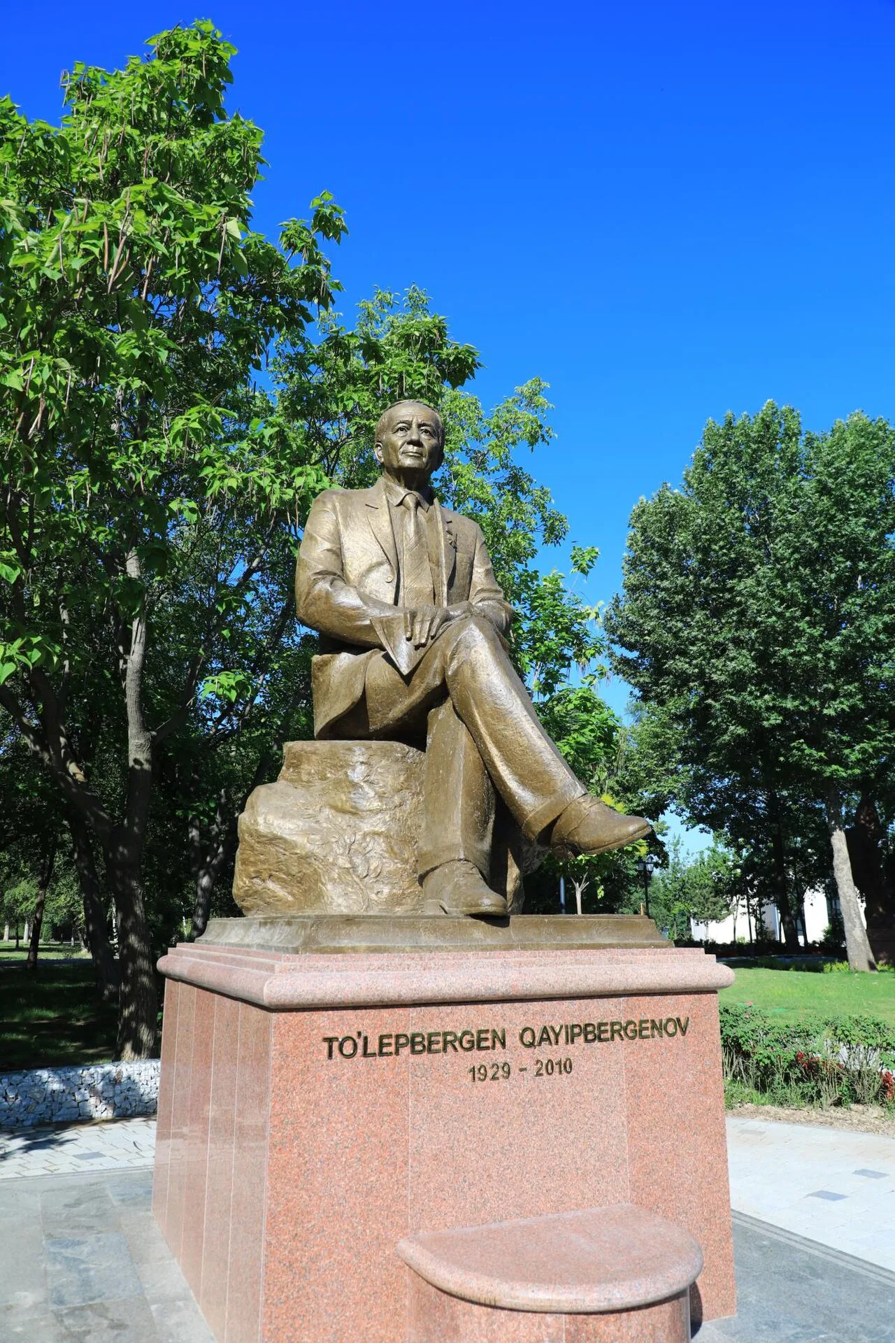 Porträt von To'lepbergen Qayi'pbergenov (1929–2010) – Gedenkseite