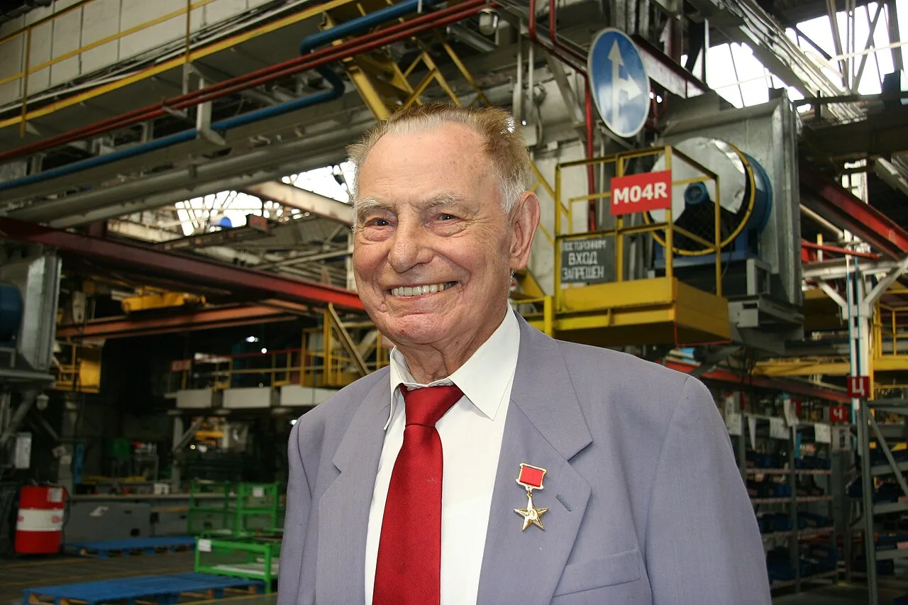 Portrait of Alexander Alexandrowitsch Jeschewski (1915–2017) – memorial page