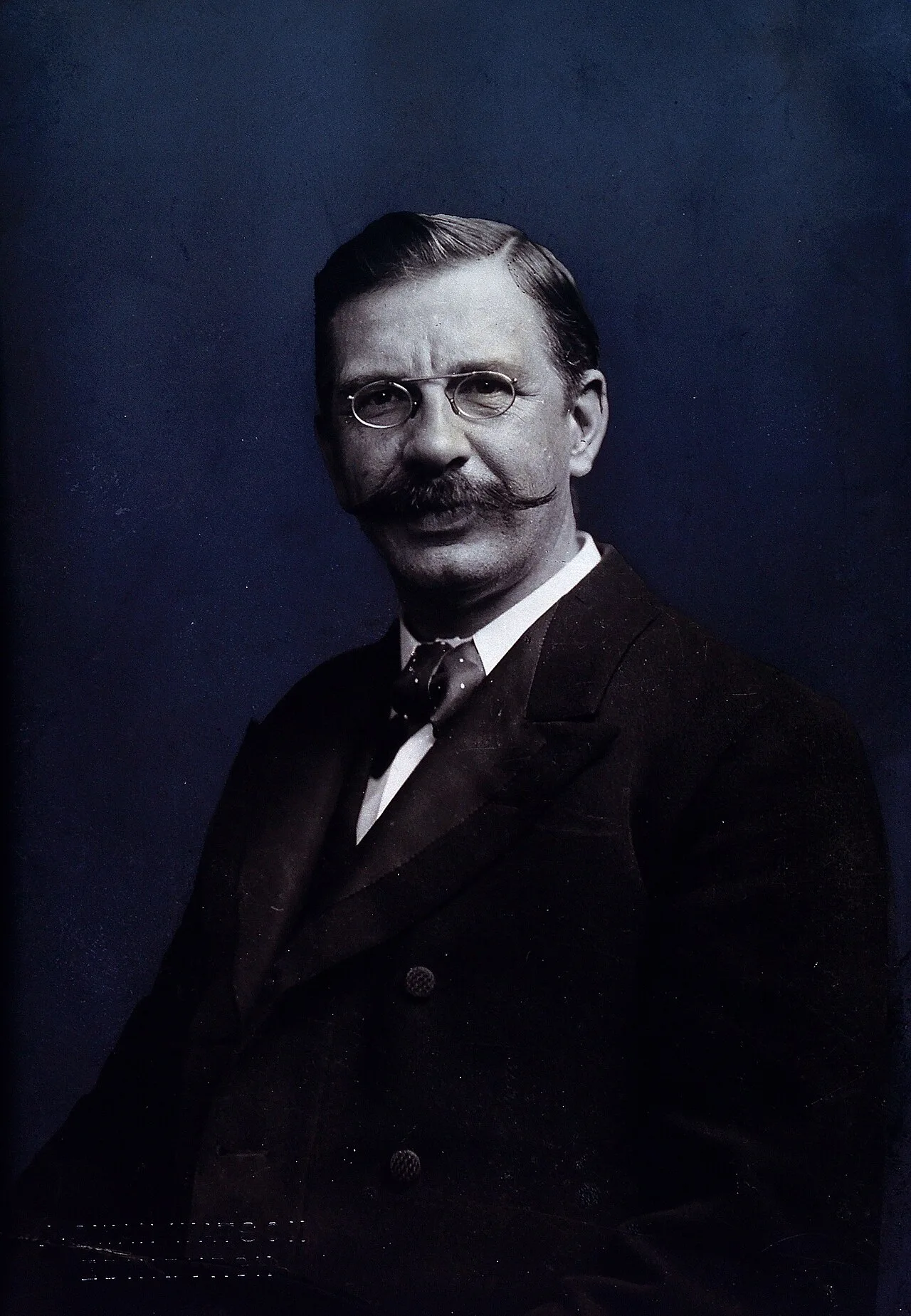 Porträt von Francis Mitchell Caird (1853–1926) – Gedenkseite