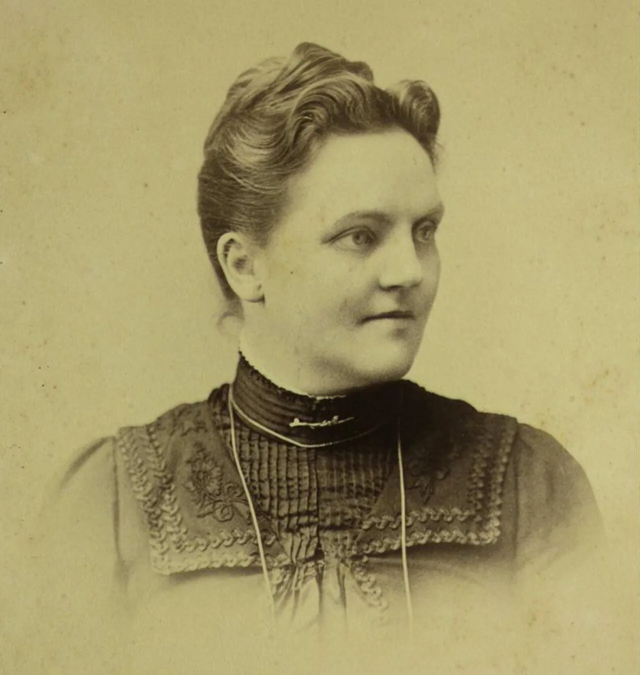 Portrait of Annie Lorrain Smith (1854–1937) – memorial page