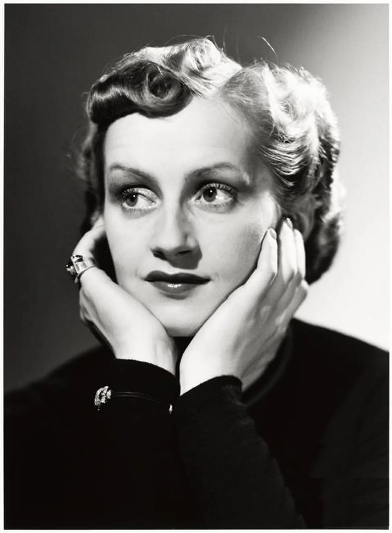 Portrait of Hélène Perdrière (1910–1992) – memorial page