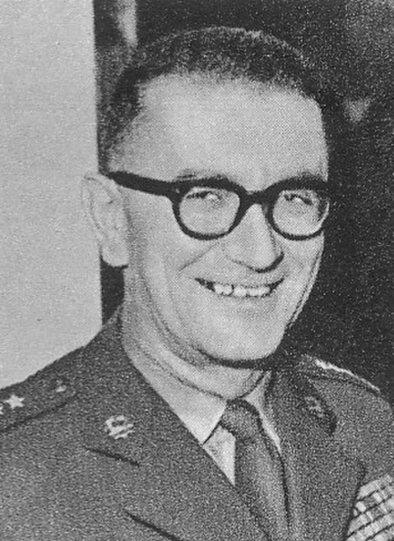 Porträt von Janusz Przymanowski (1922–1998) – Gedenkseite