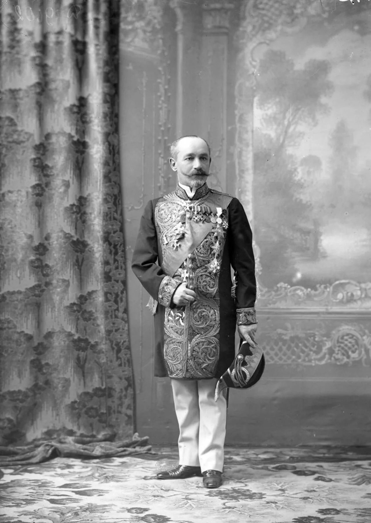 Porträt von Aleksey Rogovich (1858–1935) – Gedenkseite