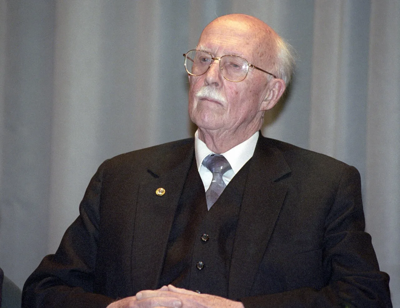 Porträt von Sergei Leonidowitsch Tichwinski (1918–2018) – Gedenkseite