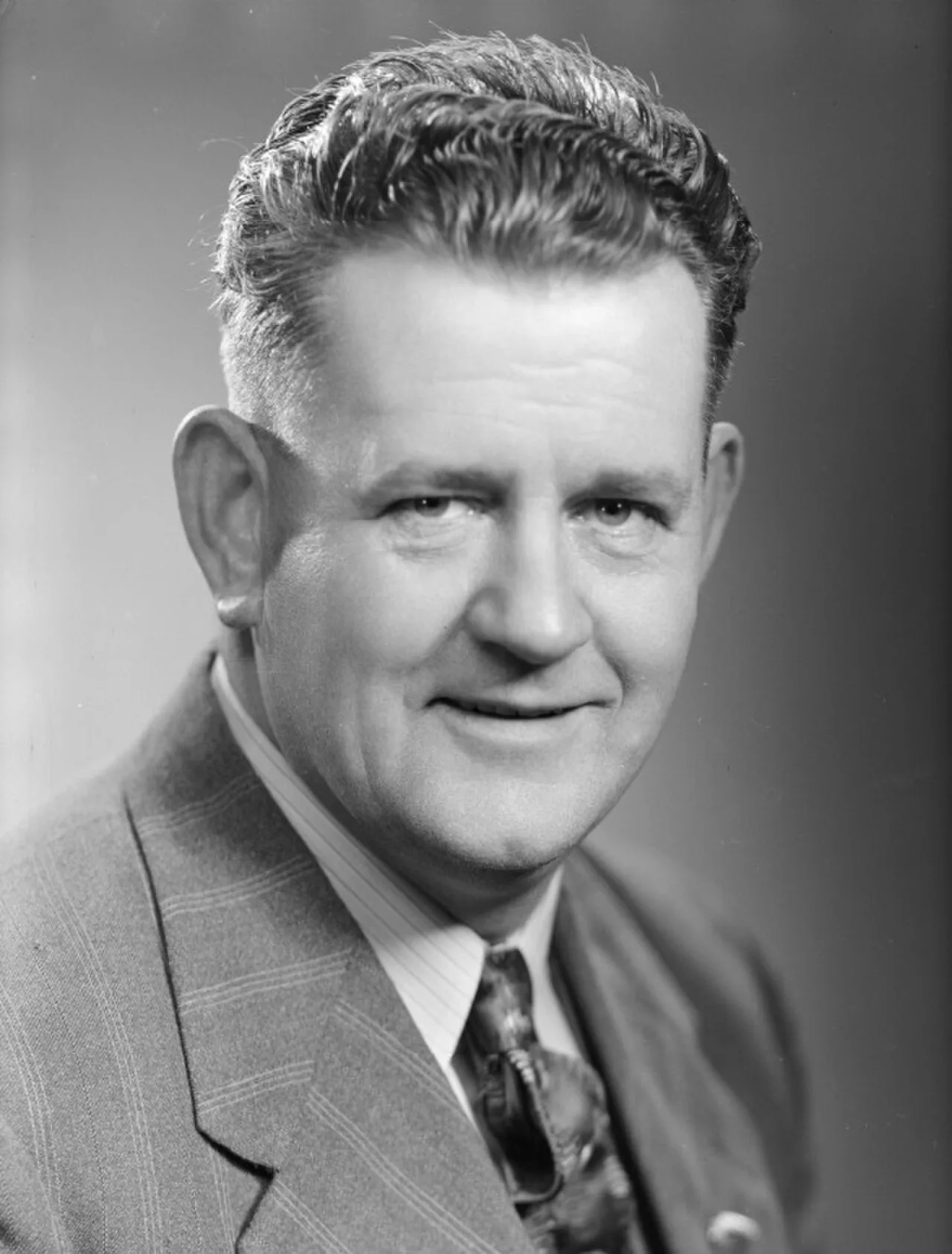 Portrait of Hugh Watt (1912–1980) – memorial page