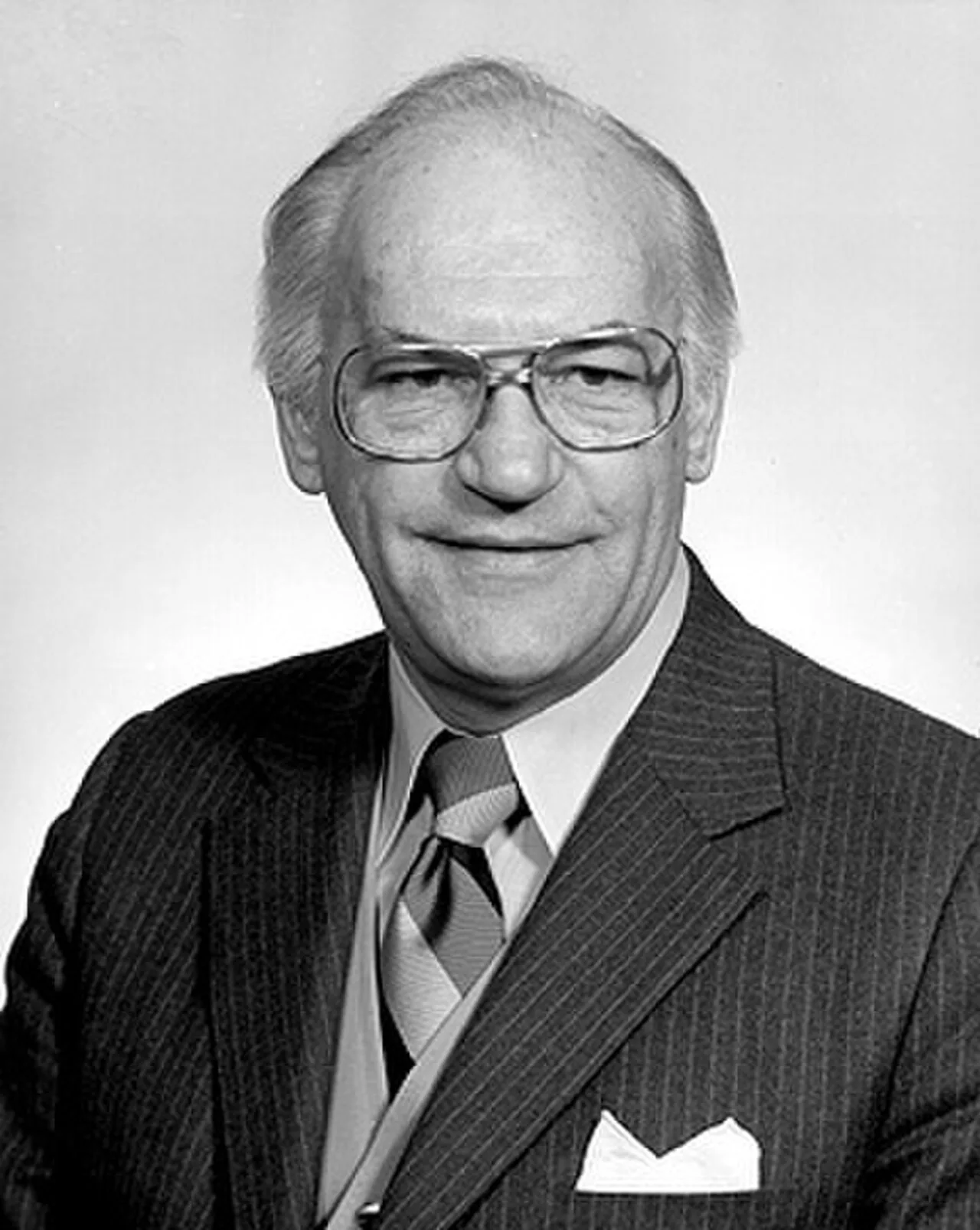 Portrait of Mahlon Eugene Gates (1919–2008) – memorial page