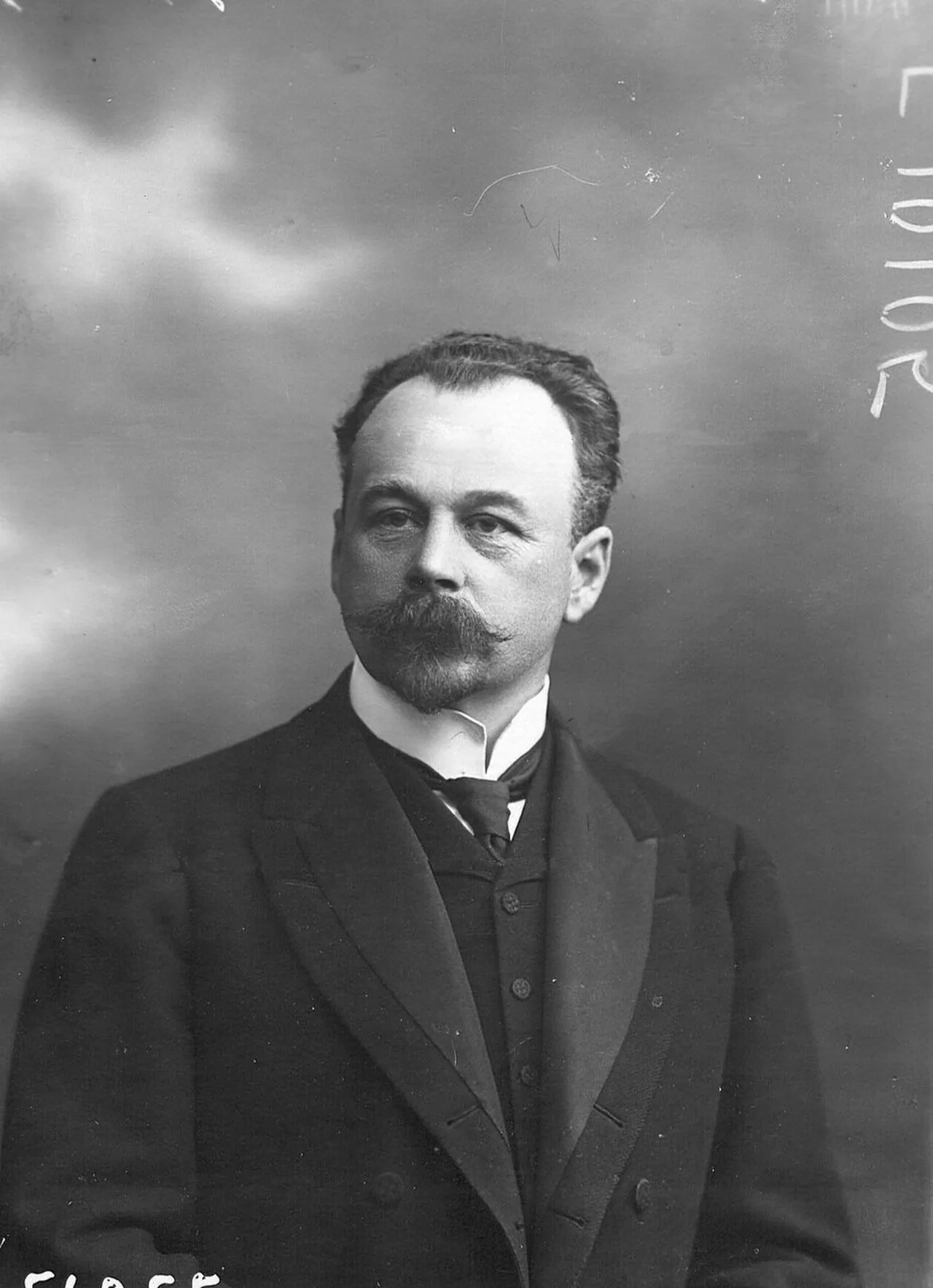Porträt von Sergei Dmitrijewitsch Urussow (1862–1937) – Gedenkseite