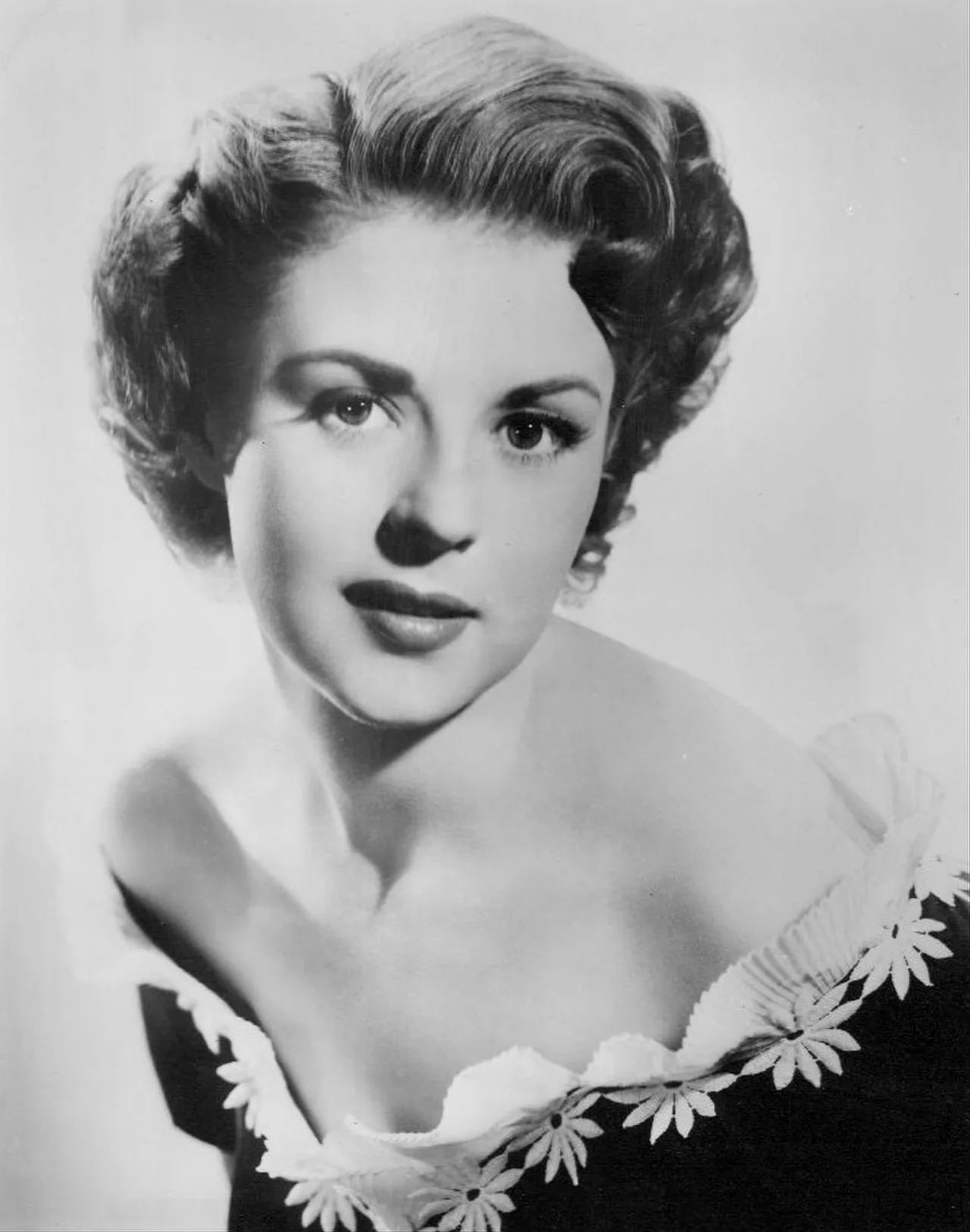 Portrait of Mala Powers (1931–2007) – memorial page