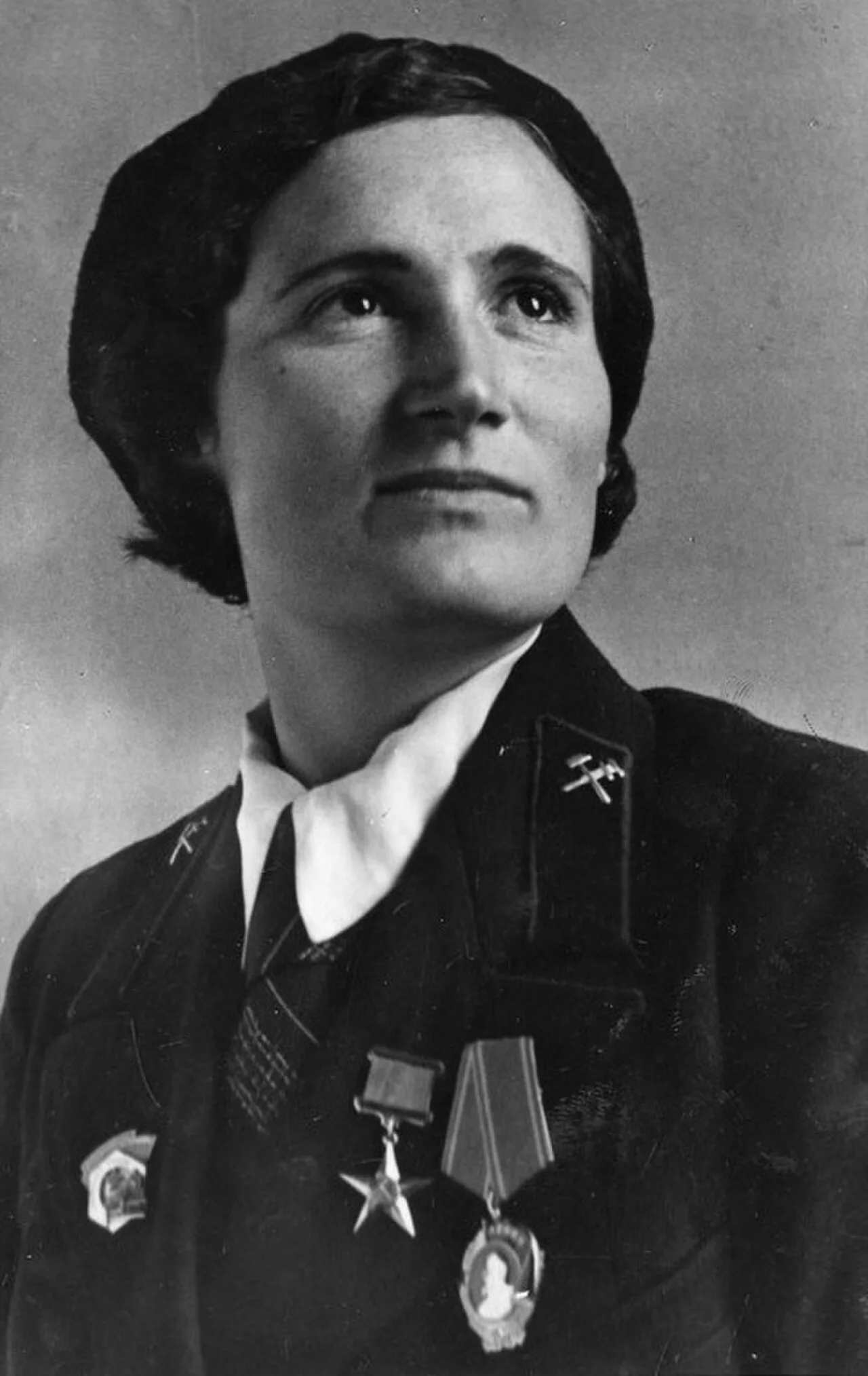 Porträt von Yelena Chukhnyuk (1917–2014) – Gedenkseite