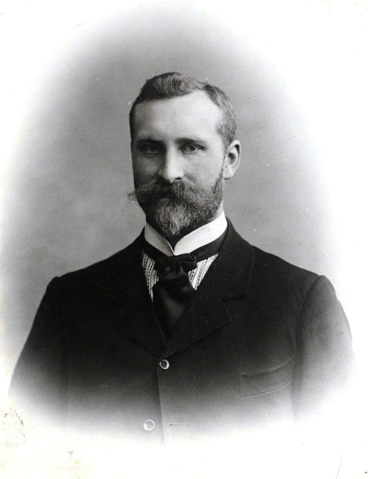 Porträt von Tõnis Jürine (1873–1947) – Gedenkseite
