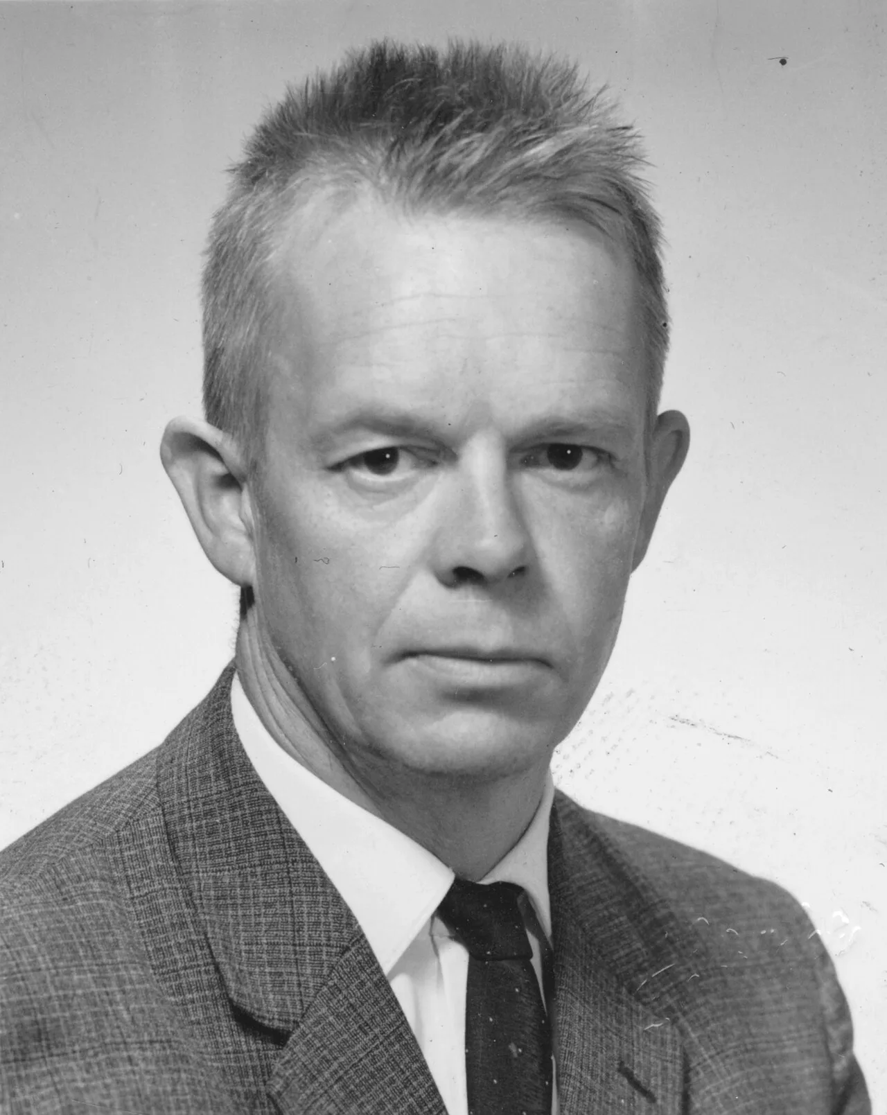 Portrait of John Ugelstad (1921–1997) – memorial page