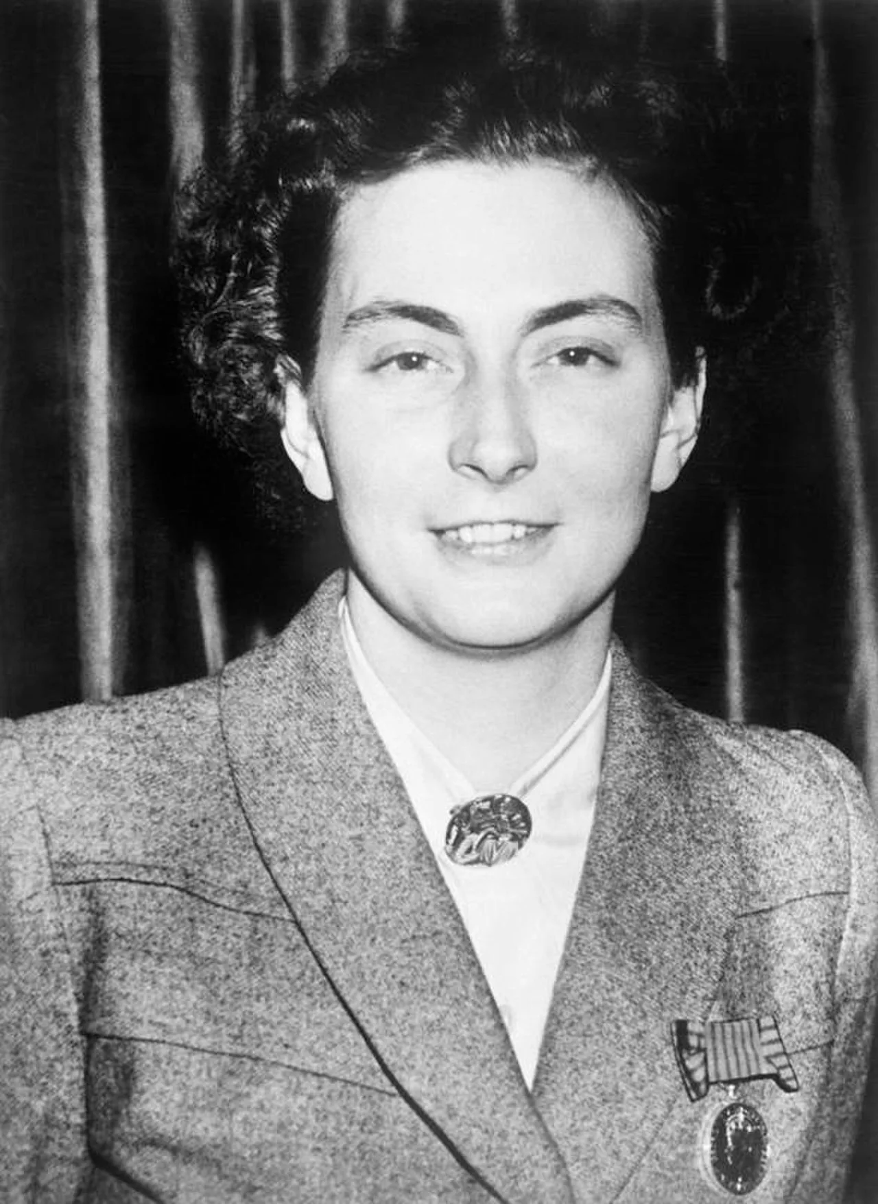 Portrait of Andrée De Jongh (1916–2007) – memorial page