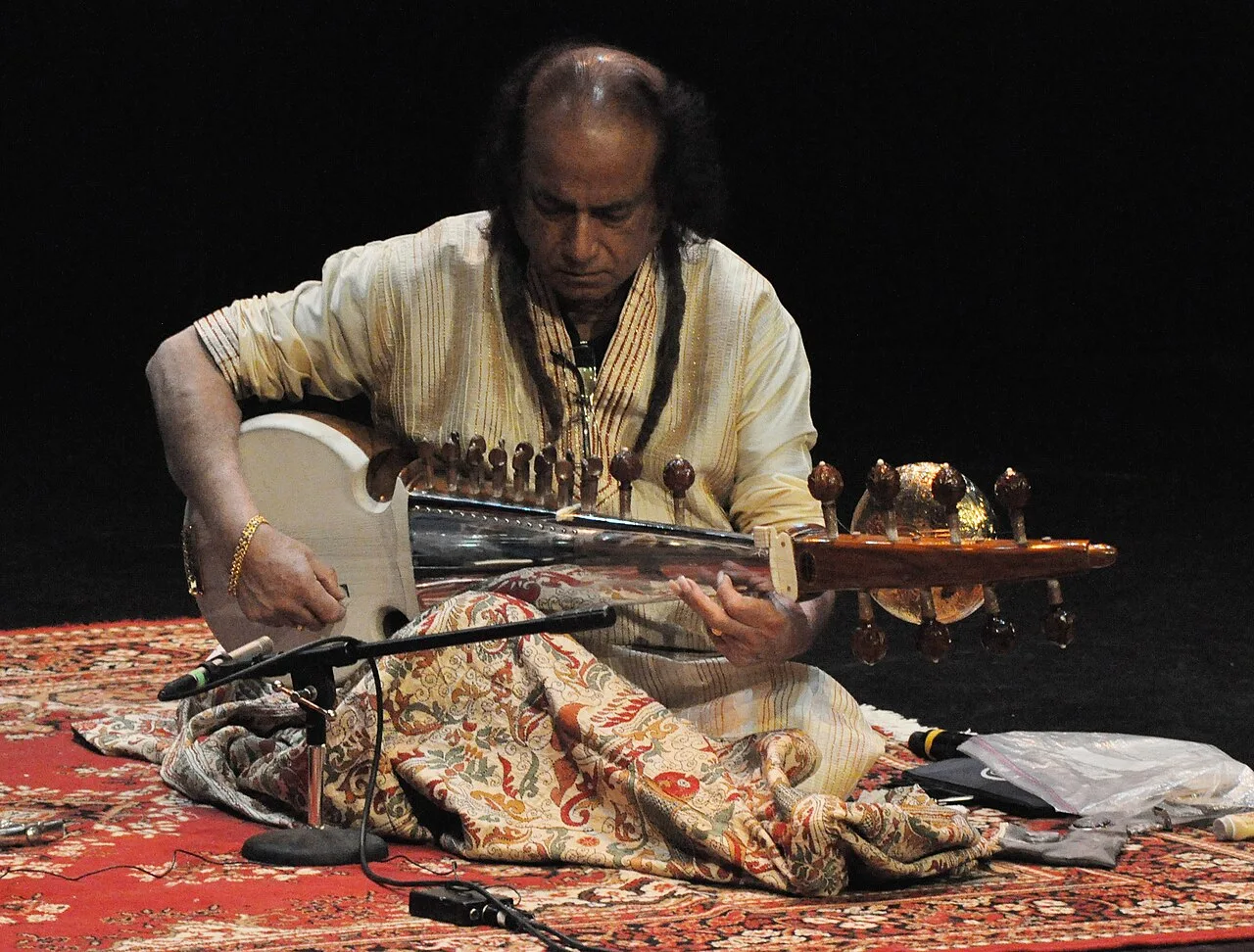 Porträt von Aashish Khan (1939–2024) – Gedenkseite