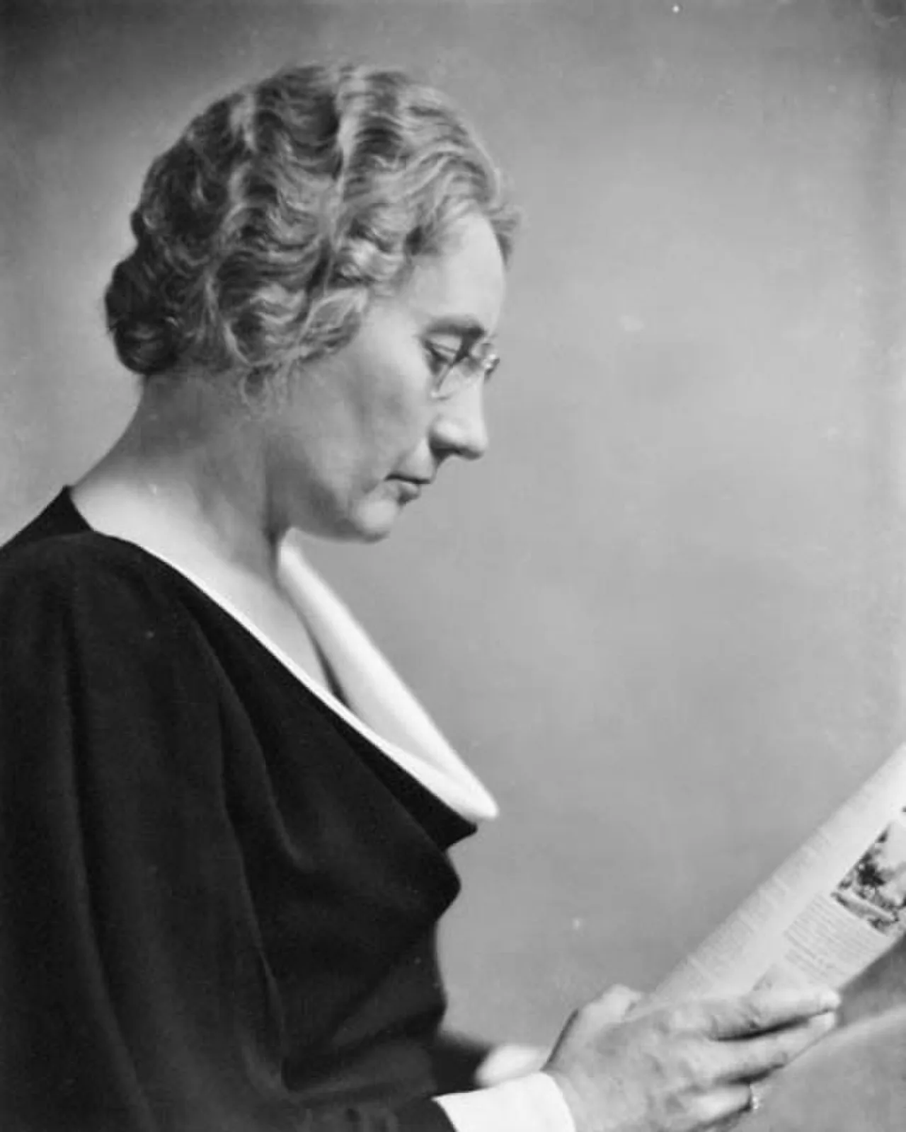 Portrait of Agnes Macphail (1890–1954) – memorial page