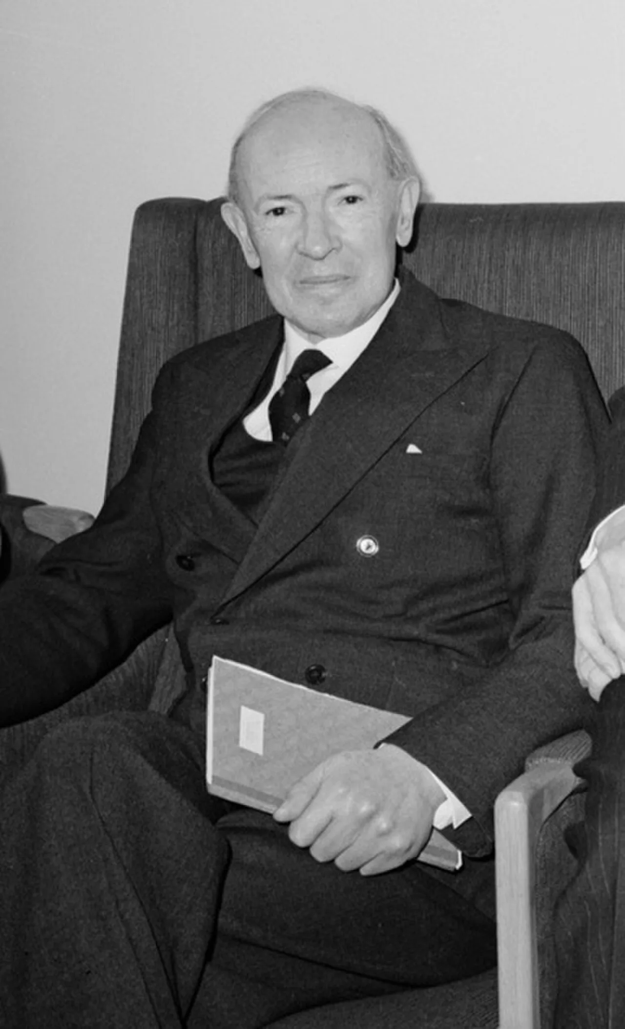 Portrait of Allardyce Nicoll (1894–1976) – memorial page