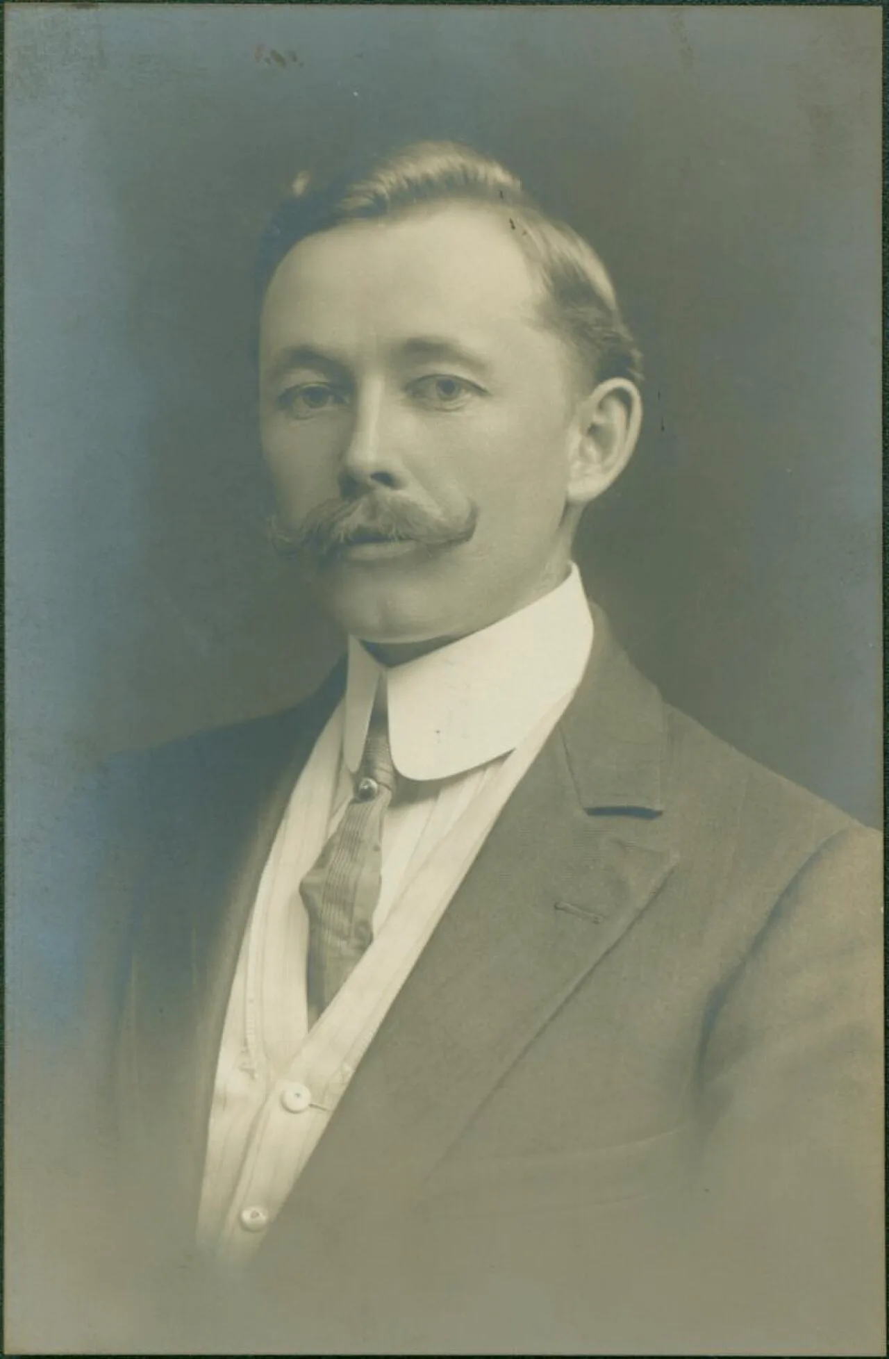 Portrait of Amandus Johnson (1877–1974) – memorial page