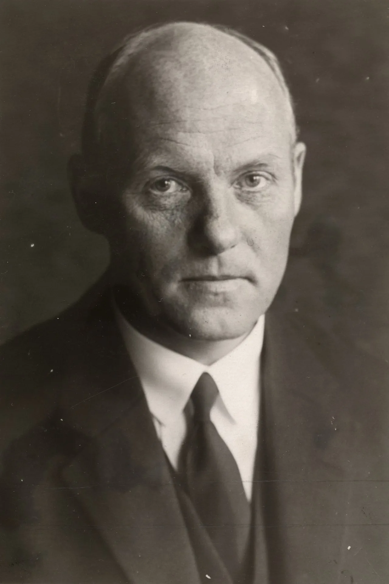 Portrait of Arne Sunde (1883–1972) – memorial page